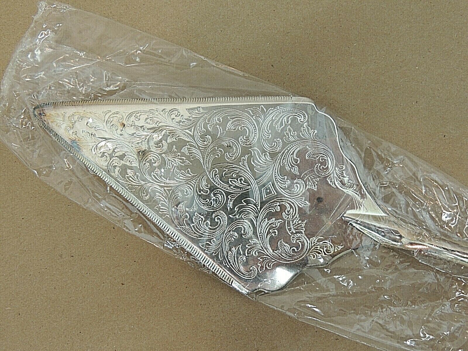 TOWLE PIE SERVER, SILVERPLATE TOW 3452