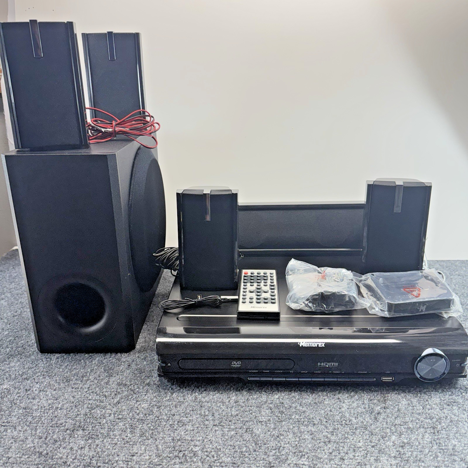 Memorex MiHT5005 5.1 Home Theater System DVD Player 400W iPod Dock HDMI Boxed