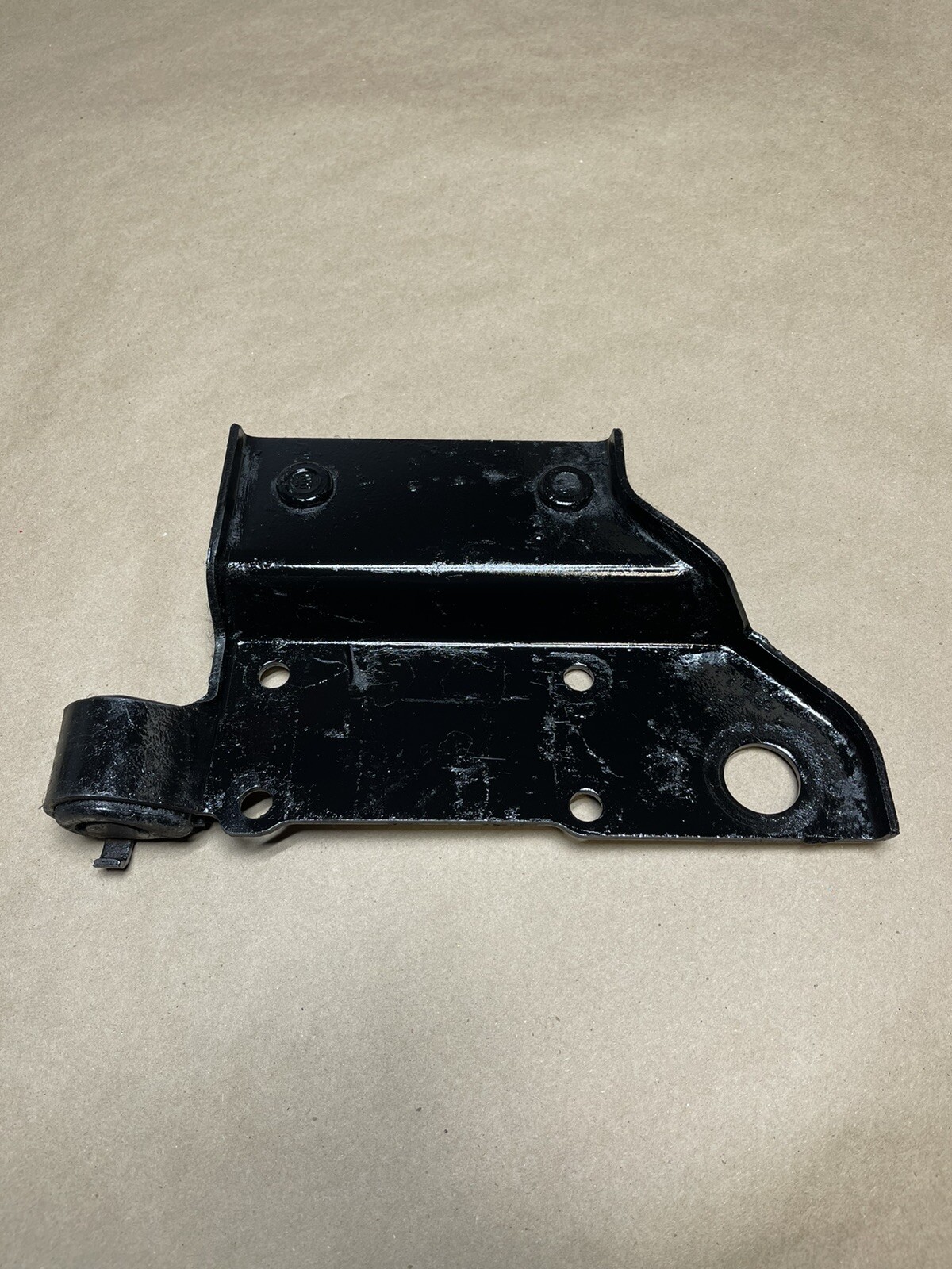 Jeep Wrangler YJ 1989-1995 AX15 Manual Transmission Mount Bracket 6 Cylinder