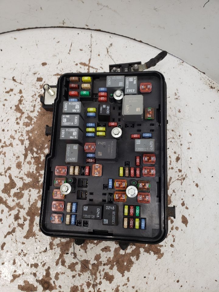 Used Fuse Box Engine fits: 2010 Chevrolet Equinox 2.4 Grade A