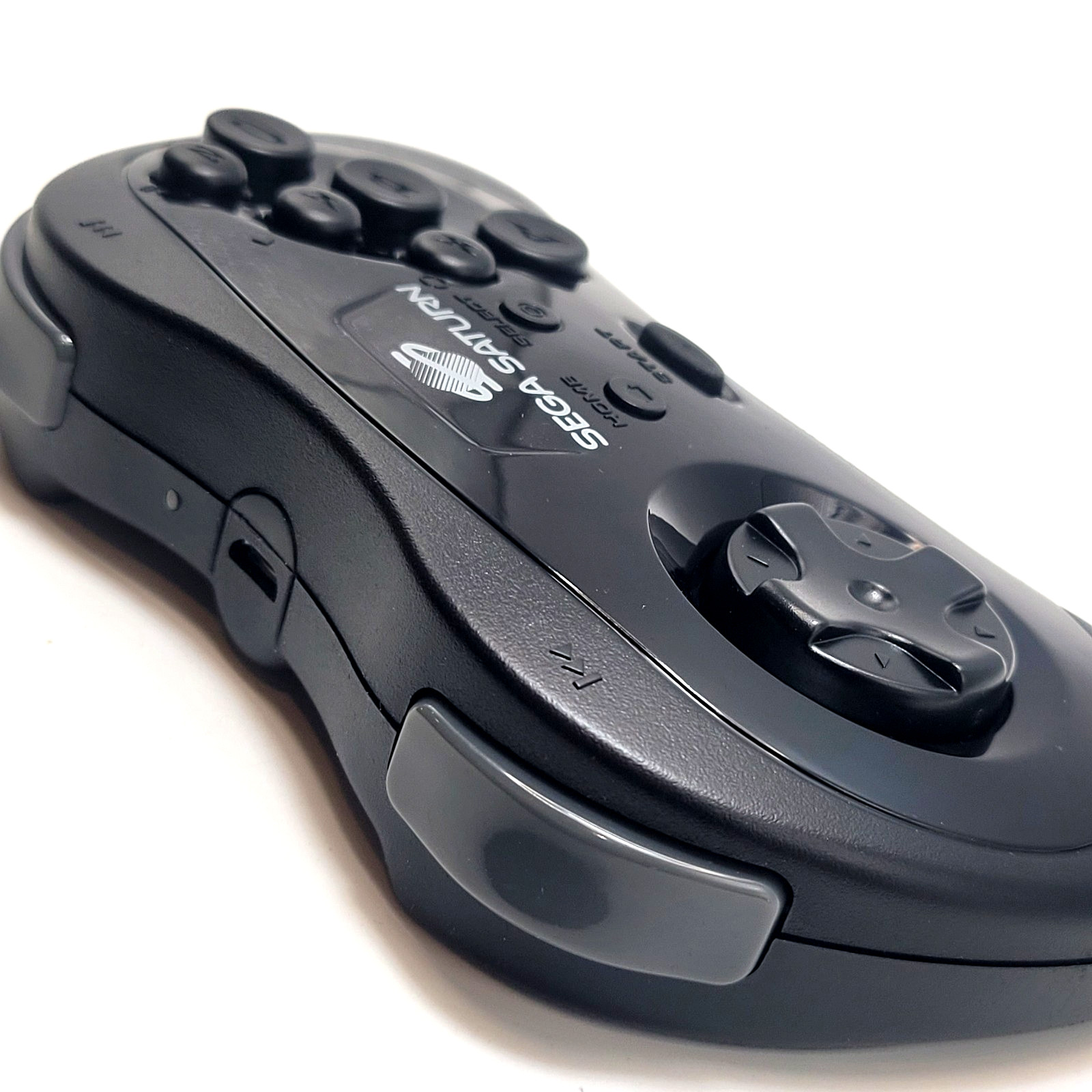 Retro-Bit 2.4GHz V2 Wireless Controller 8-Button Sega Saturn, Genesis Mini Black