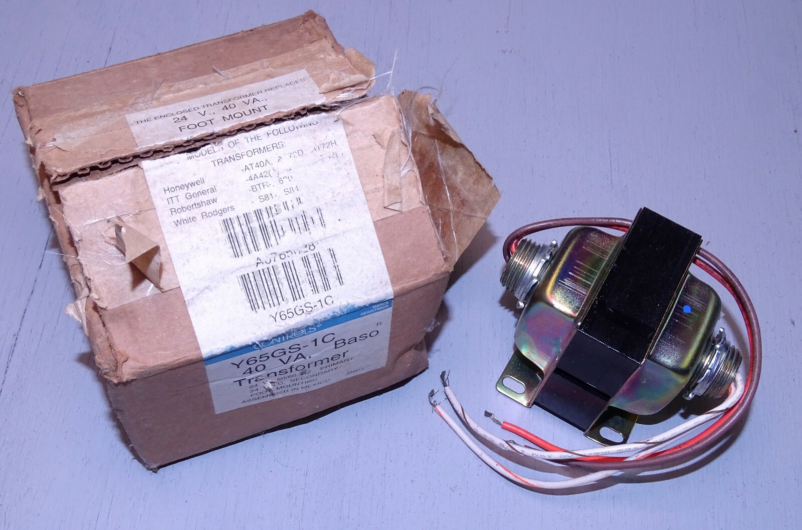 NEW Johnson Controls - Y65GS-1C 40 VA Transformer - isolation 24V in 24V out