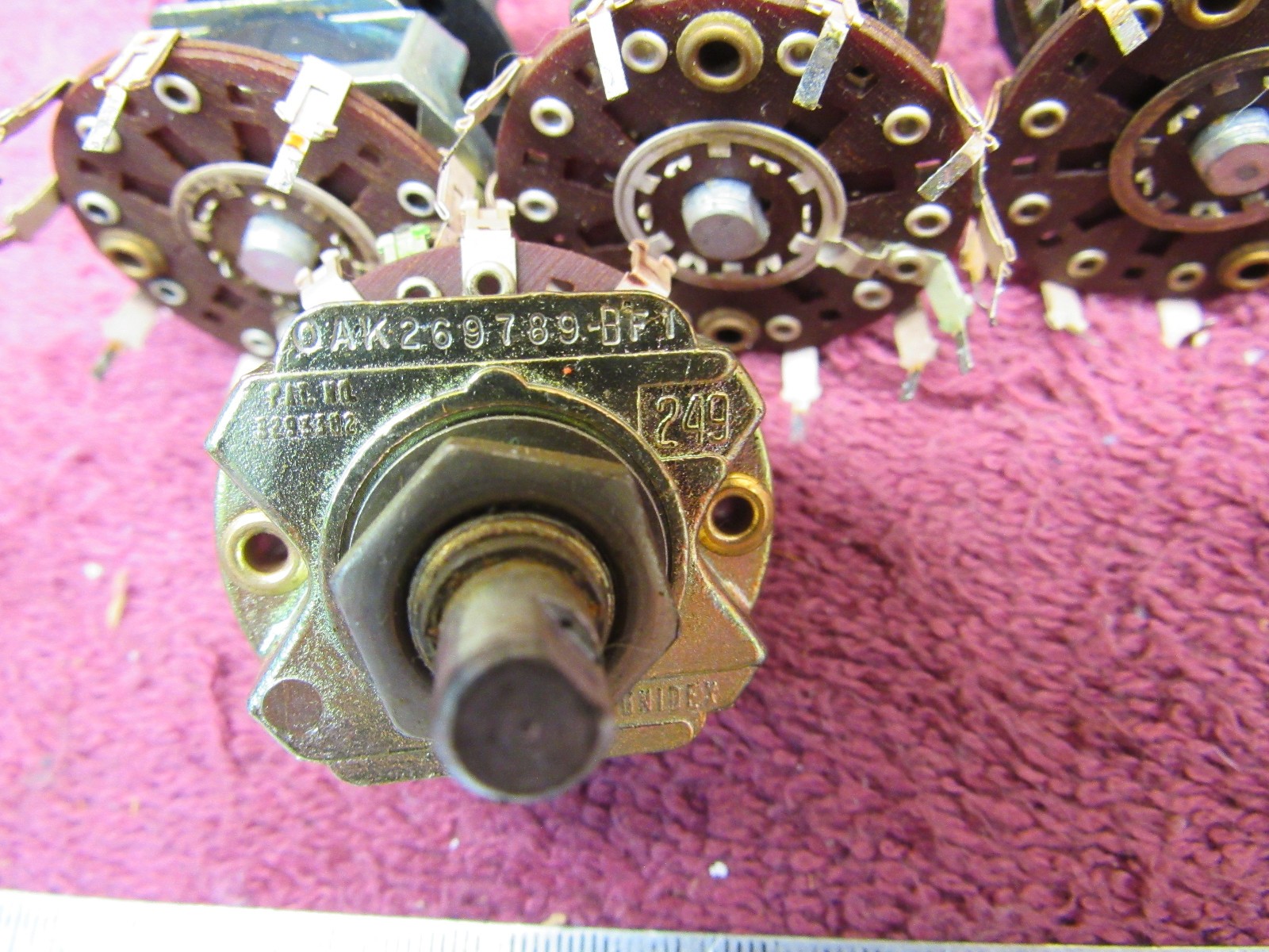 (4) OAK INDUSTRIES - 269789-BF1 Wafer Rotary Switch 1 Pole 10 Position + Knobs