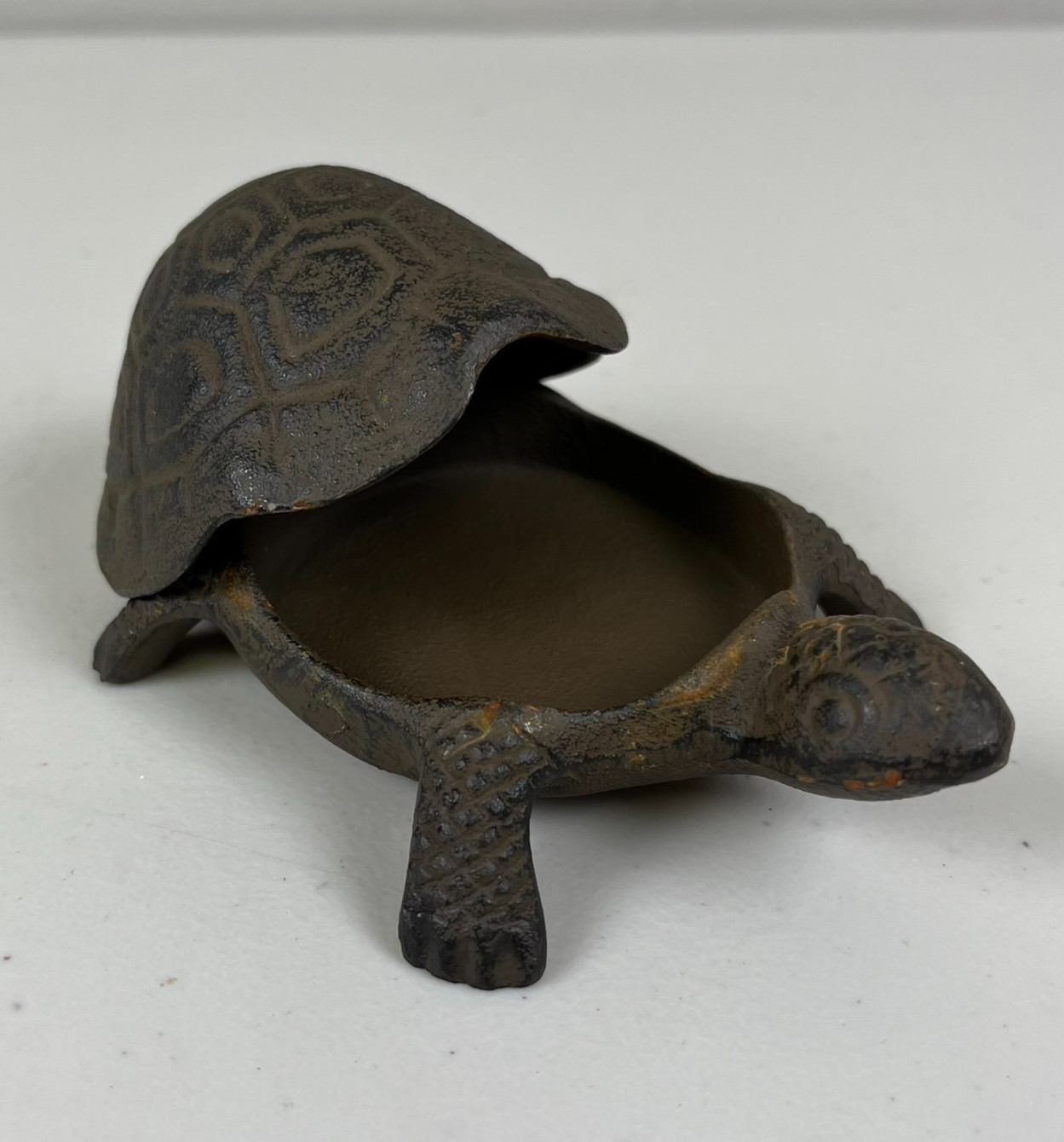 VINTAGE Turtle Hide A Key Box Hideaway Rustic Cast Iron Garden Figure Tortoise