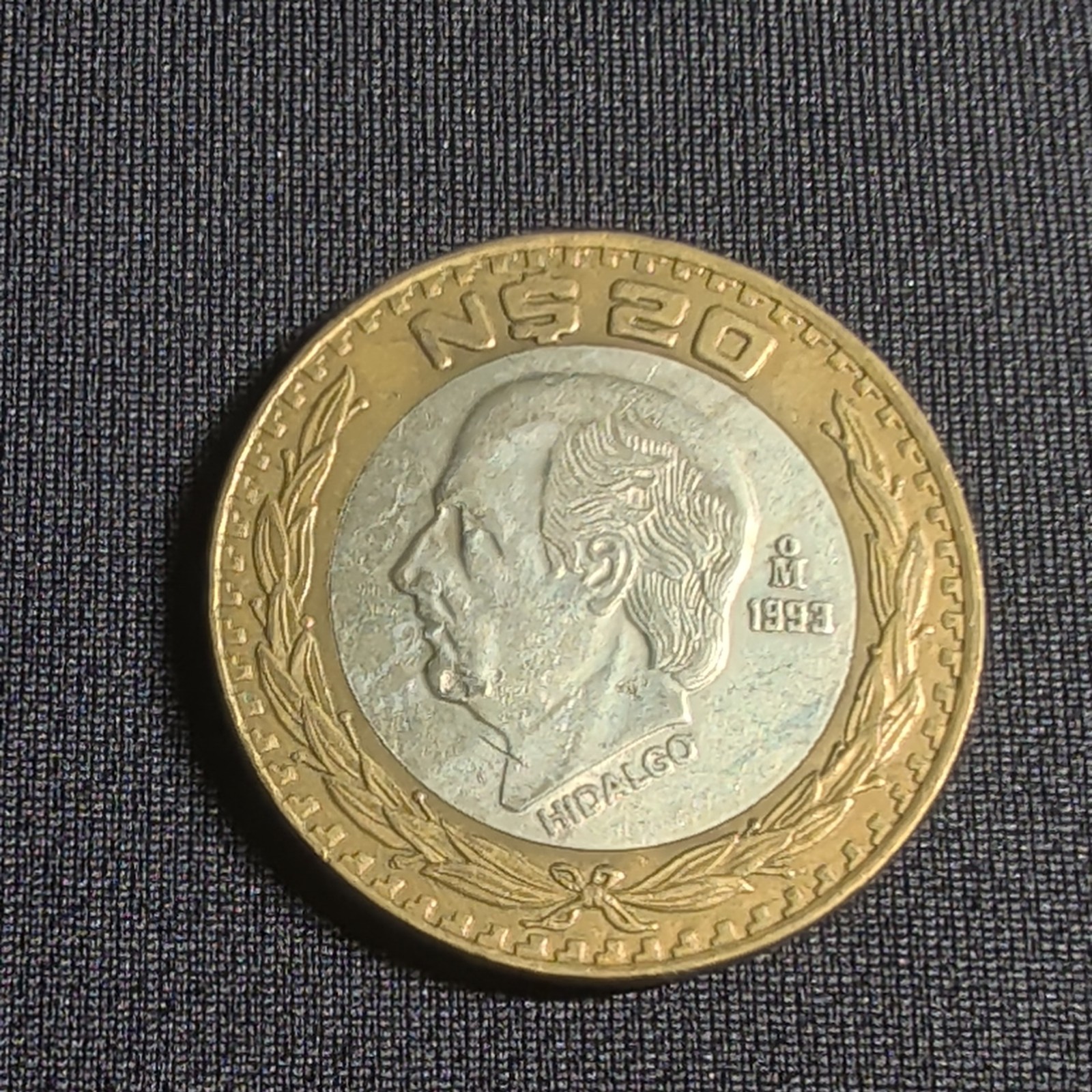 MS 1993-Mo 20 nuevos pesos Hidalgo bimetalic silver .925 Center