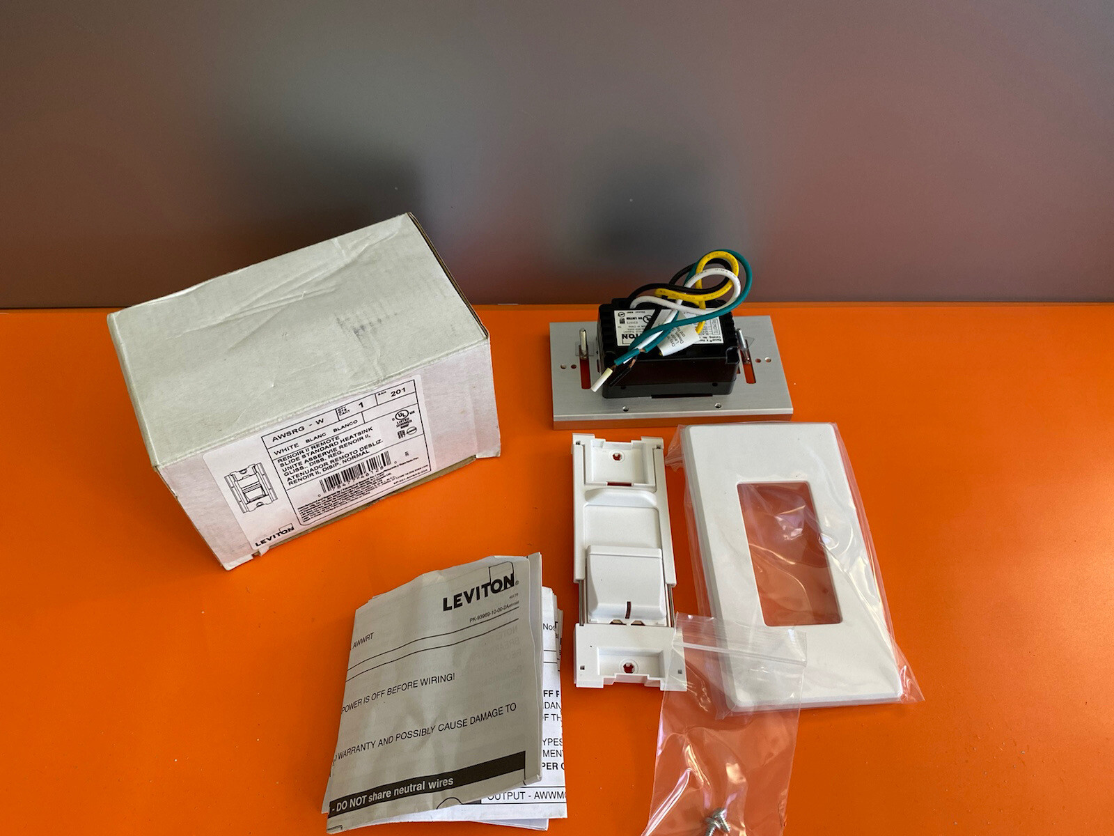 Leviton Dimmer Wall Renior II Remote White AWSRG-W