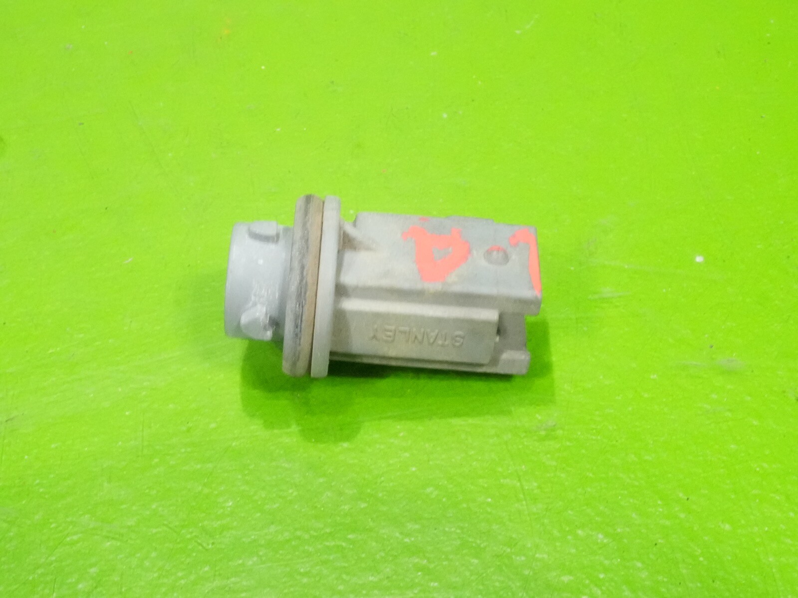 92-96 Prelude OEM front corner light bulb socket plug mount left OR right