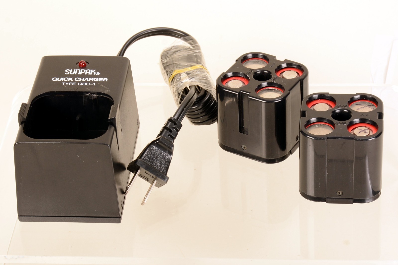 Sunpak QBC-1 Quick Charger w/ Two (dead) CL-1 NiCd Packs.  For Auto 611 flash.