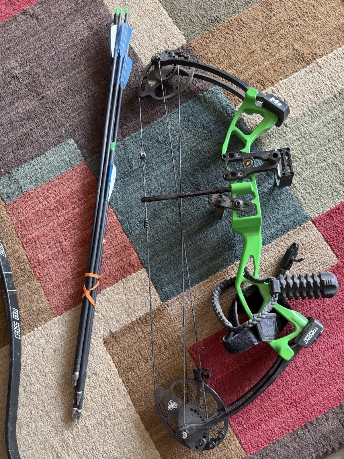 Topoint M2 Compound Bow w/ Scope, Quick Trigger & Multi-sized Arrows. Adjustable