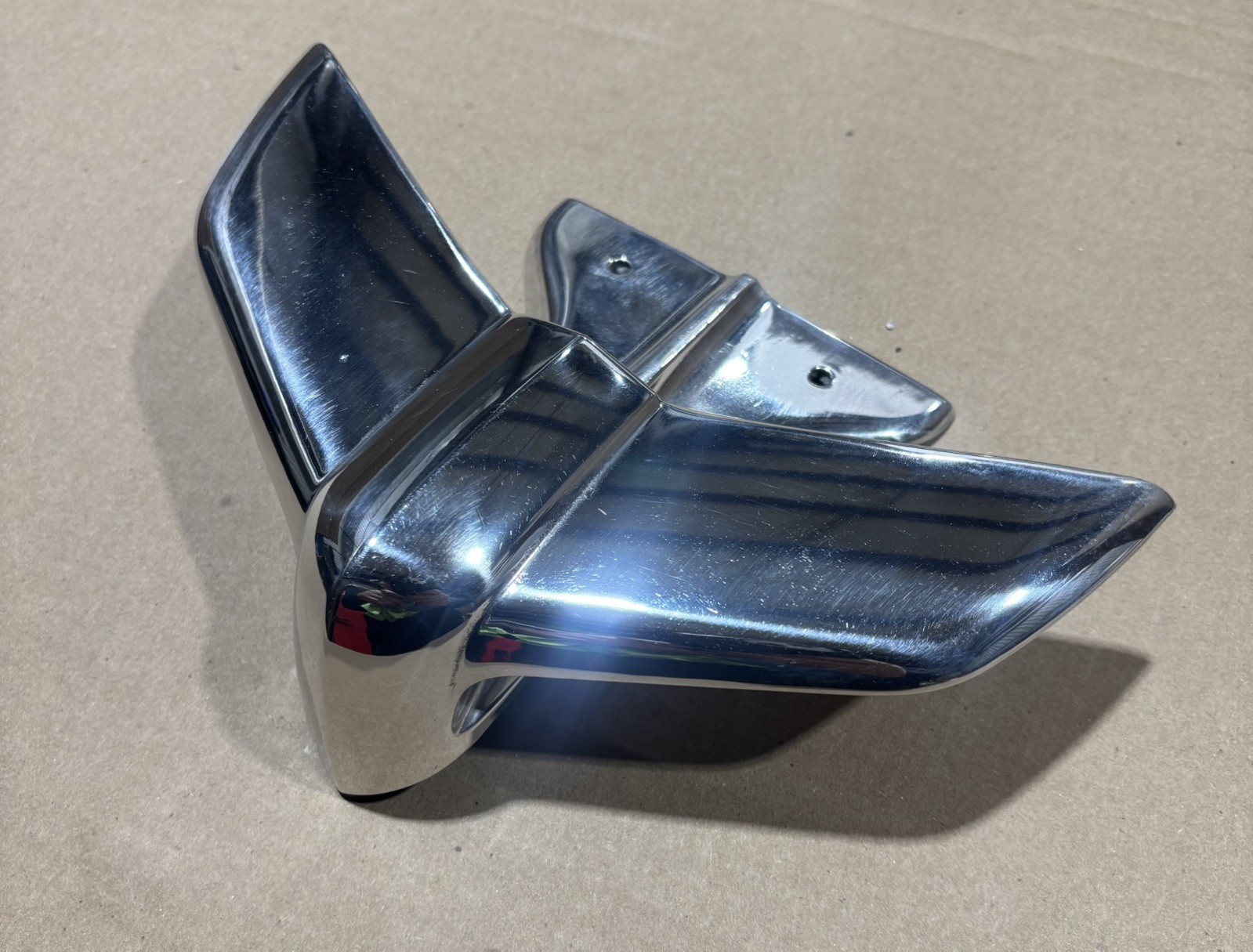 L53-6007 Peterbilt Hood Pull 389 388