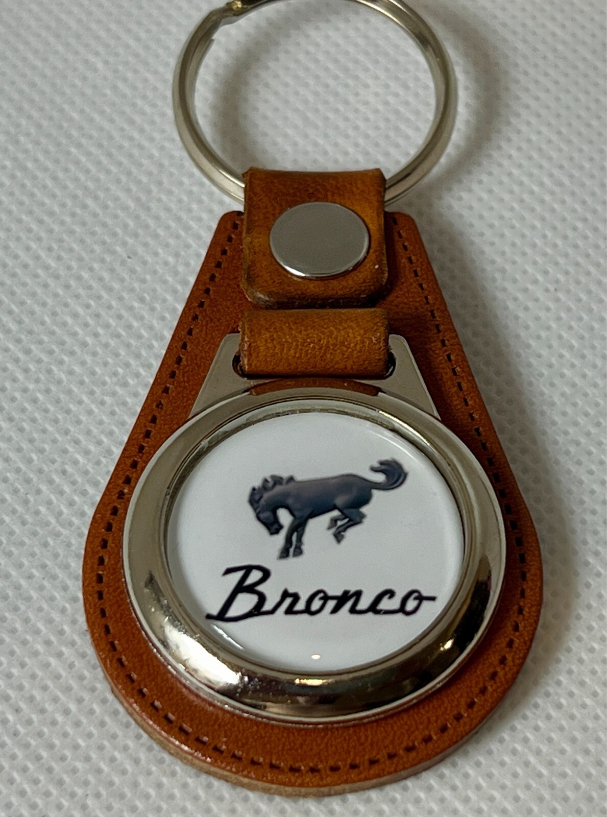 WHITE BRONCO KEYCHAIN TAN PREMIUM LEATHER 1993 1994 1995 ECT