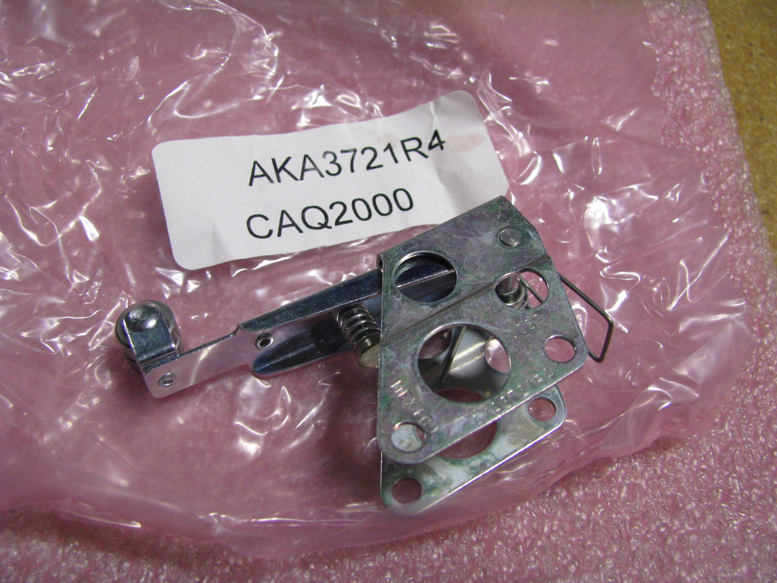 MICRO SWITCH , SWITCH ACTUATOR PART # AKA3721R4 NSN: 5930-00-669-7992