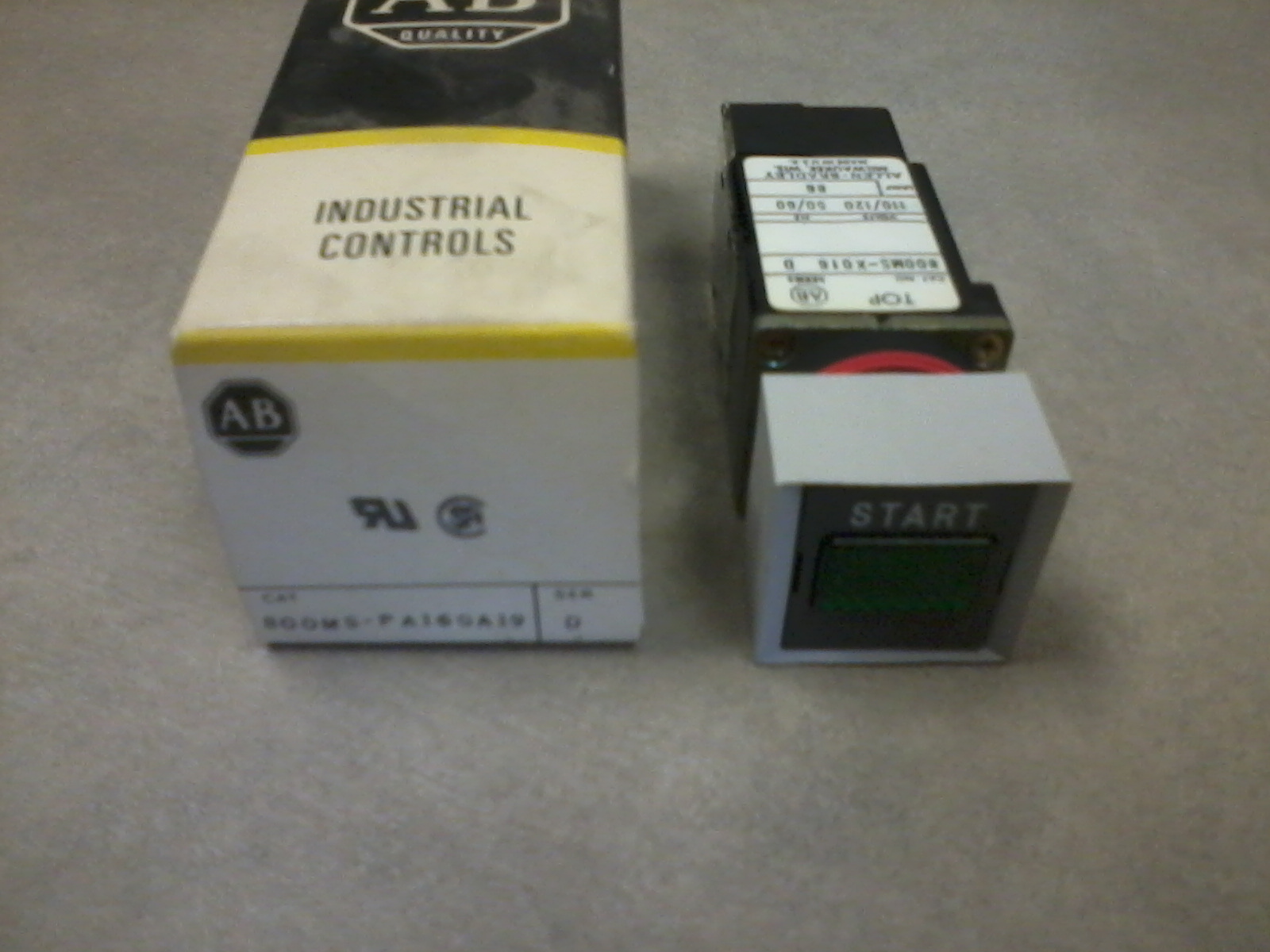 800MS-PA16GA19 Allen Bradley Square Illuminated Pusbutton Start NIB