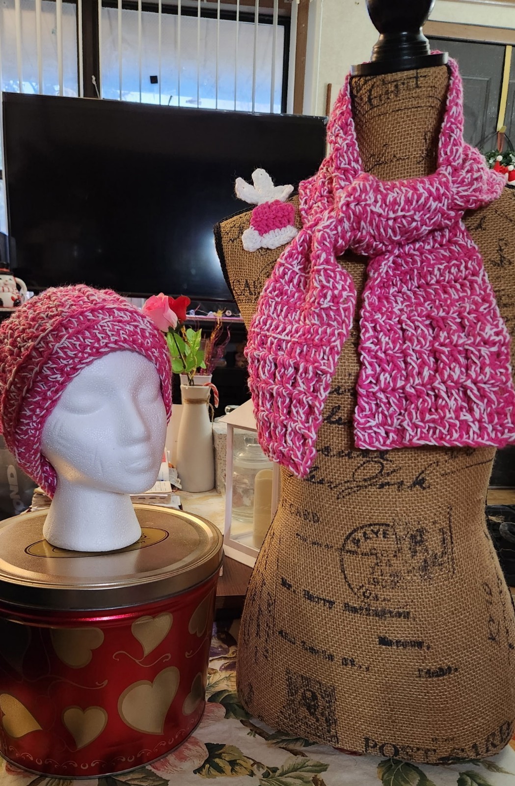 Handmade Crochet Unisex Magneta & White Adult Beanie & Scarf Set - NEW