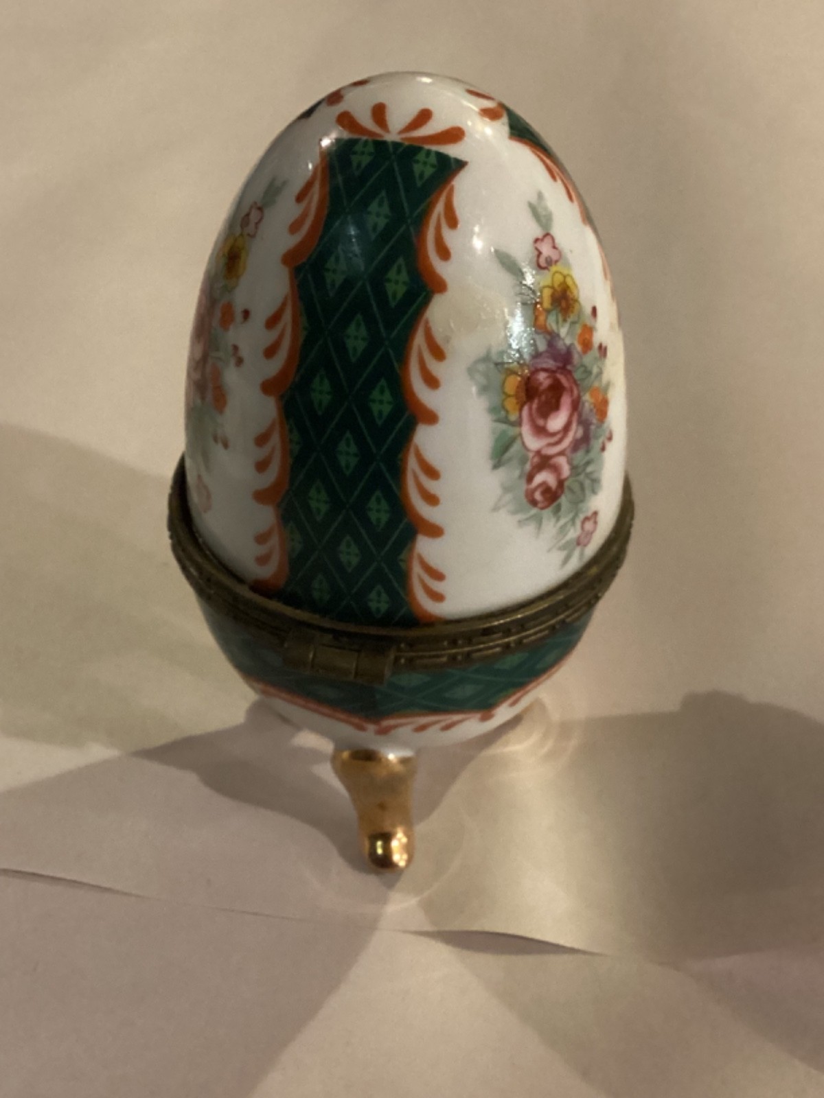 MULTICOLOR BRASS HINGED PORCELINE EGG 4” Very Good Condition