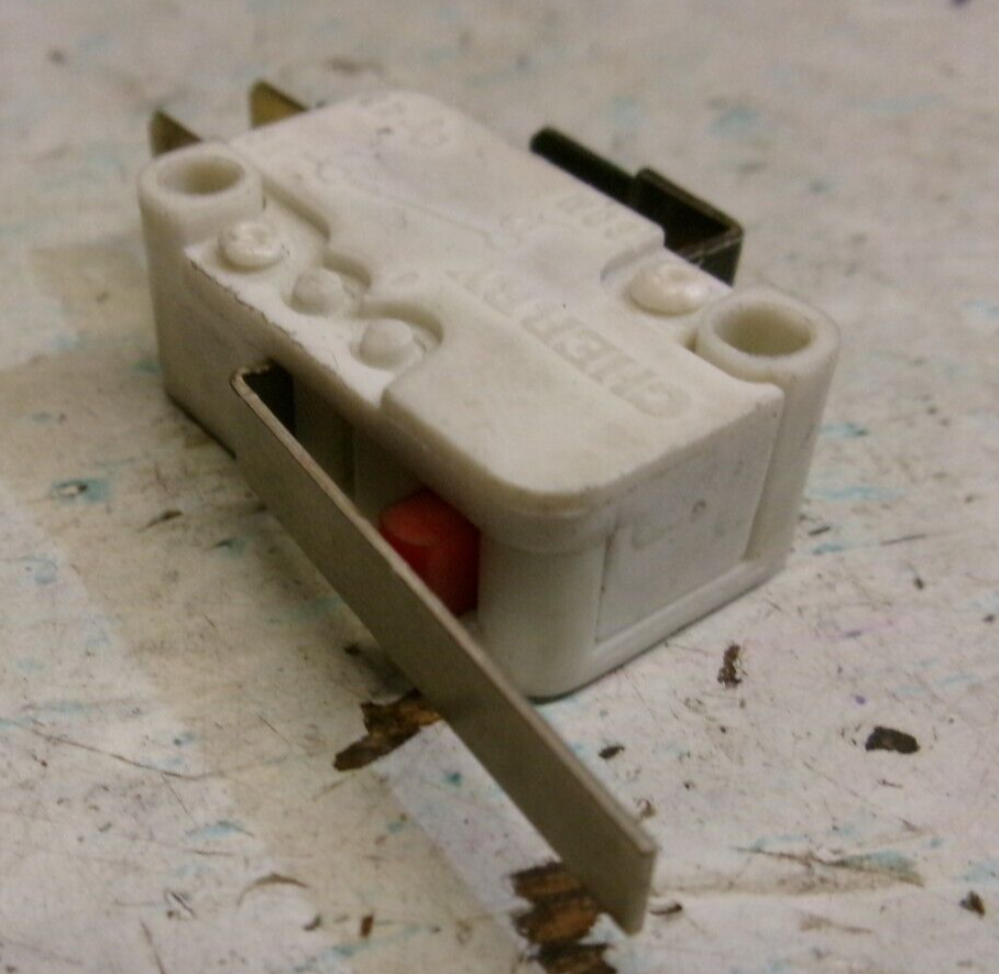ZF FRIEDRICHSHAFEN D44LR1LD CHERRY ELECTRIC MICROSWITCH 10A 1/2HP 125/25 (BIN22)