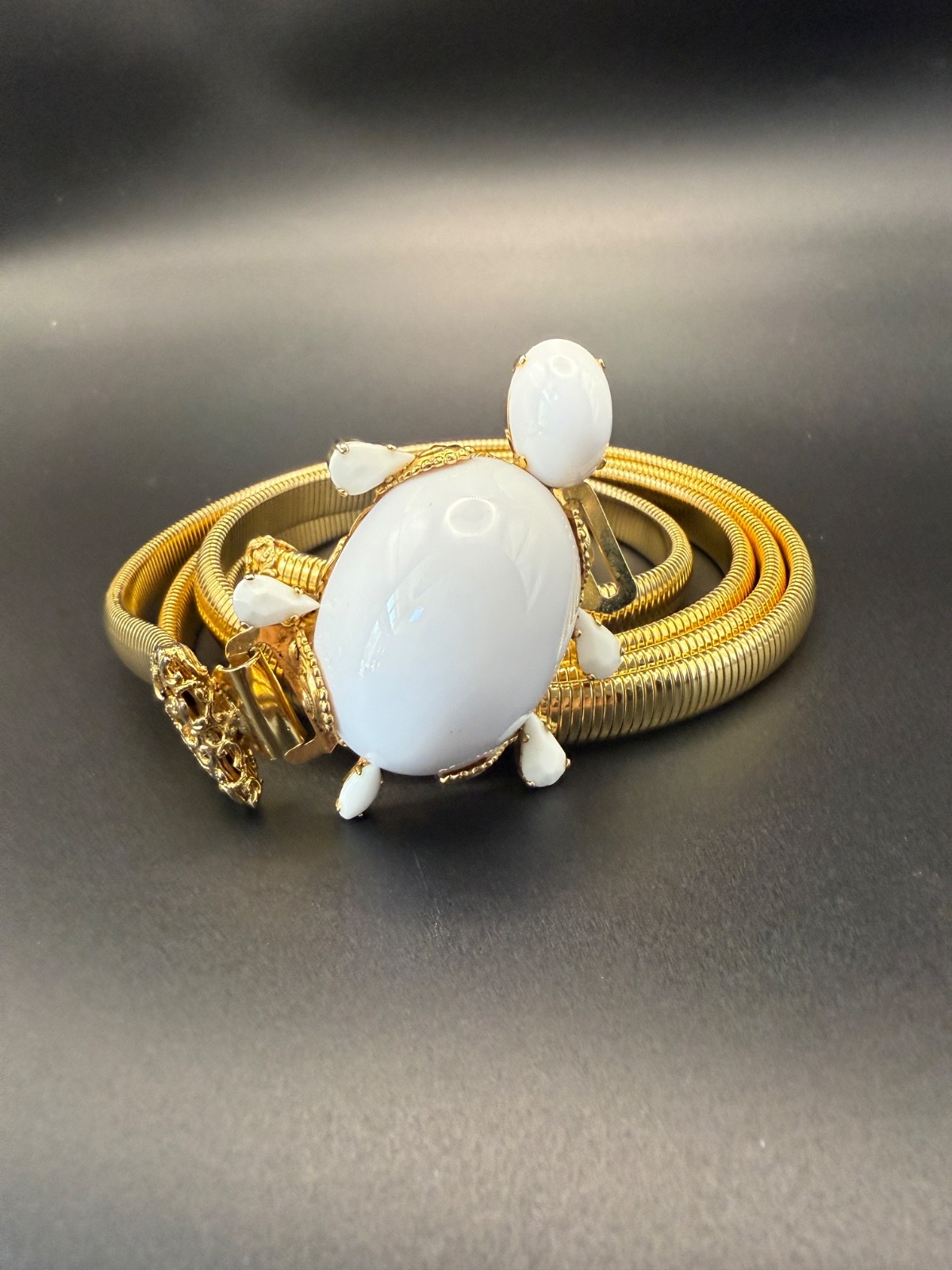 PRISTINE SCHREINER NY SIGNED WHITE MILK GLASS TURTLE BUCKLE DBLE GOLD BELT
