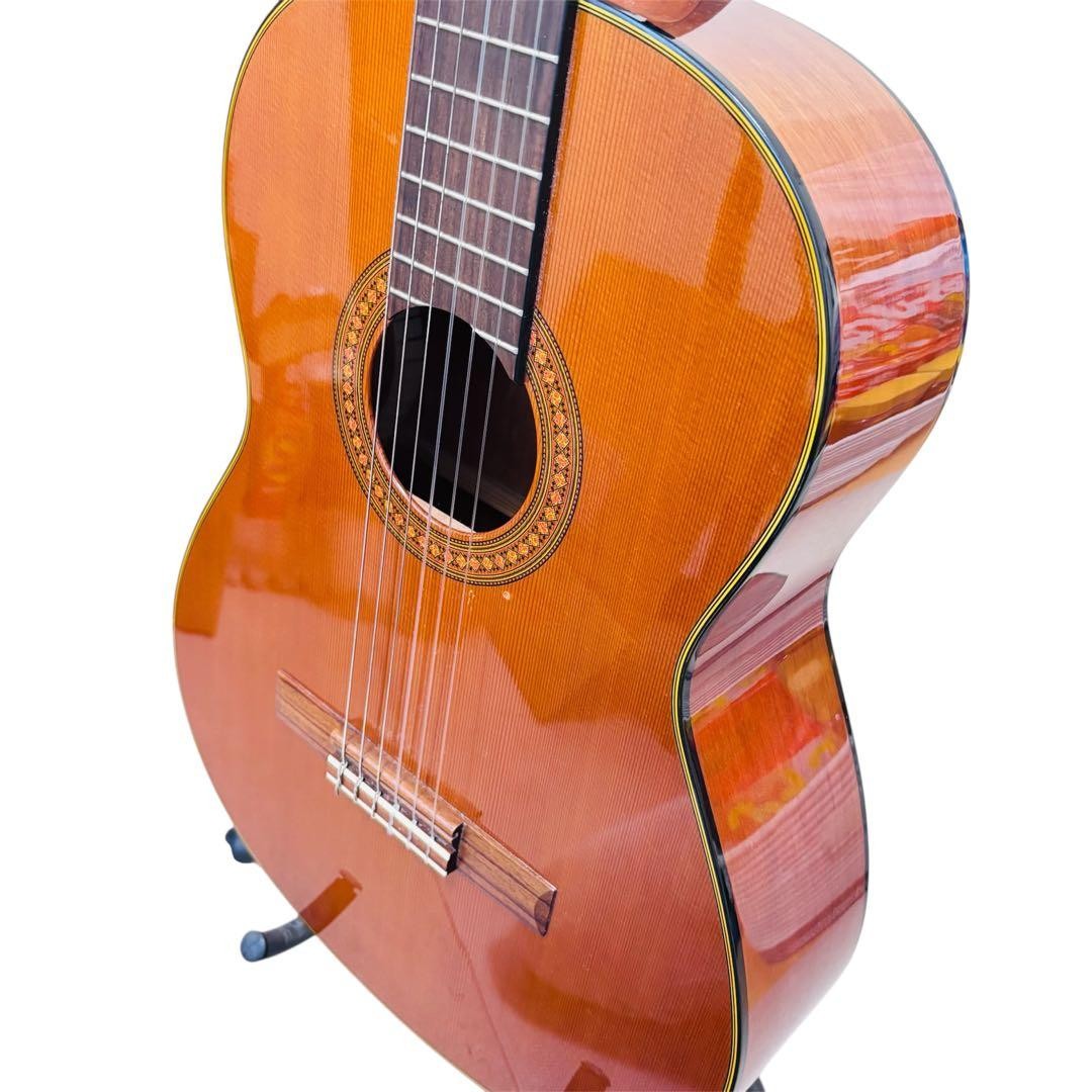 Yamaha CG142C Classical Guitar Solid Cedar Top With Case