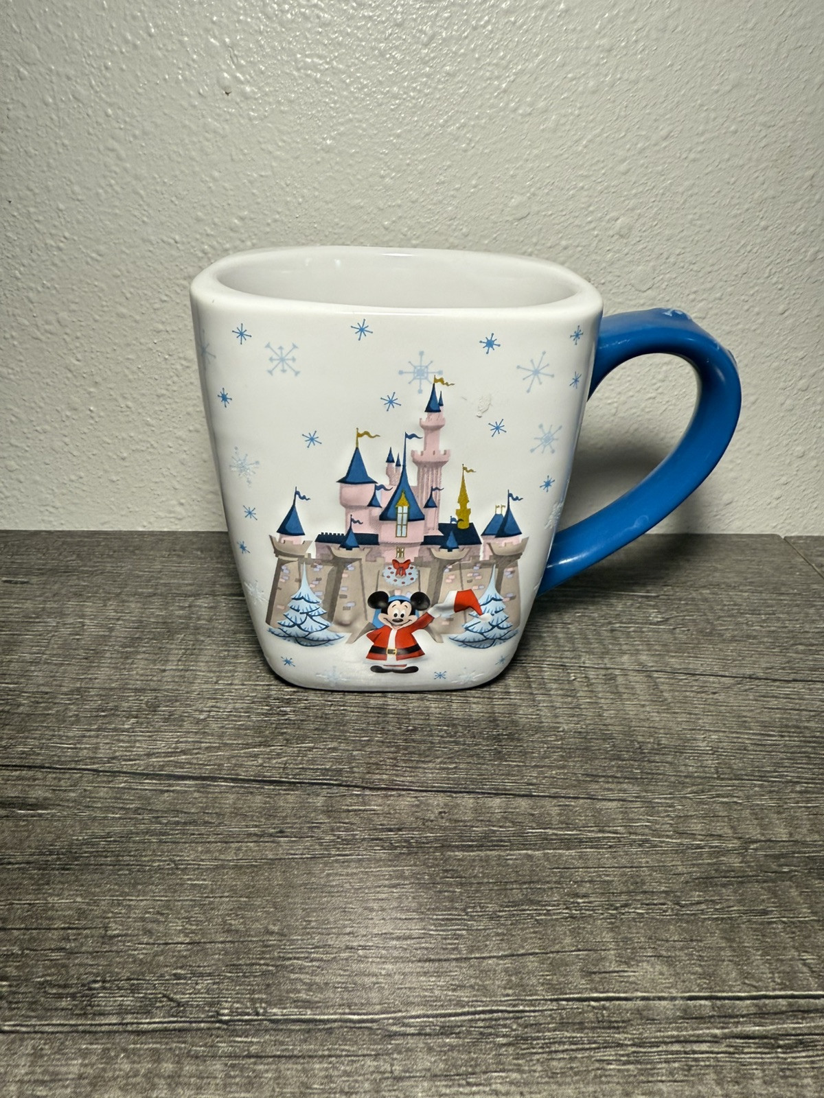 DISNEYLAND RESORT 2005 Merriest Place on Earth Santa MICKEY Magic Kingdom 4" Mug