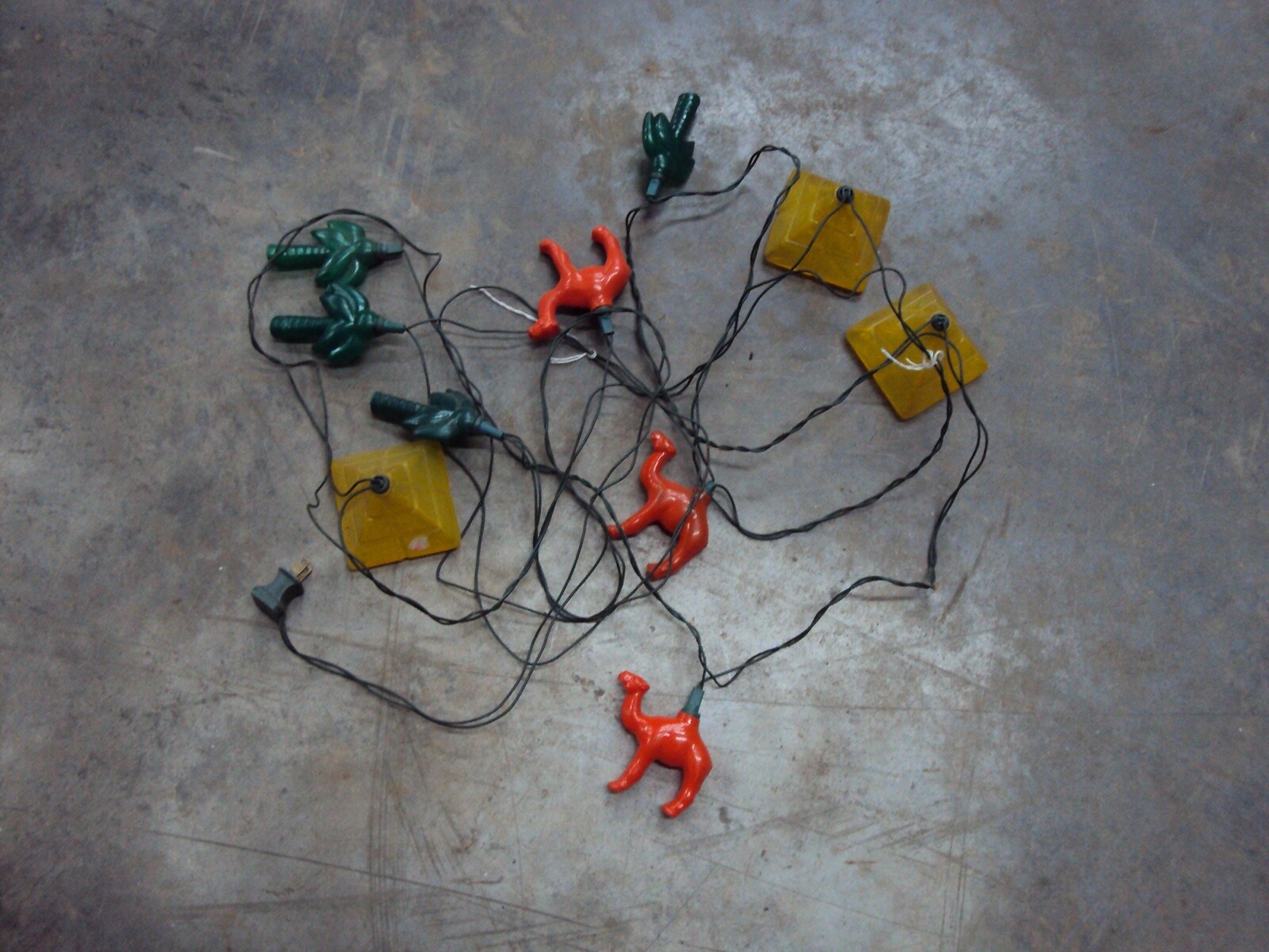 VINTAGE CAMEL CIGARETTES  PROMOTIONAL CHRISTMAS LIGHTS SET