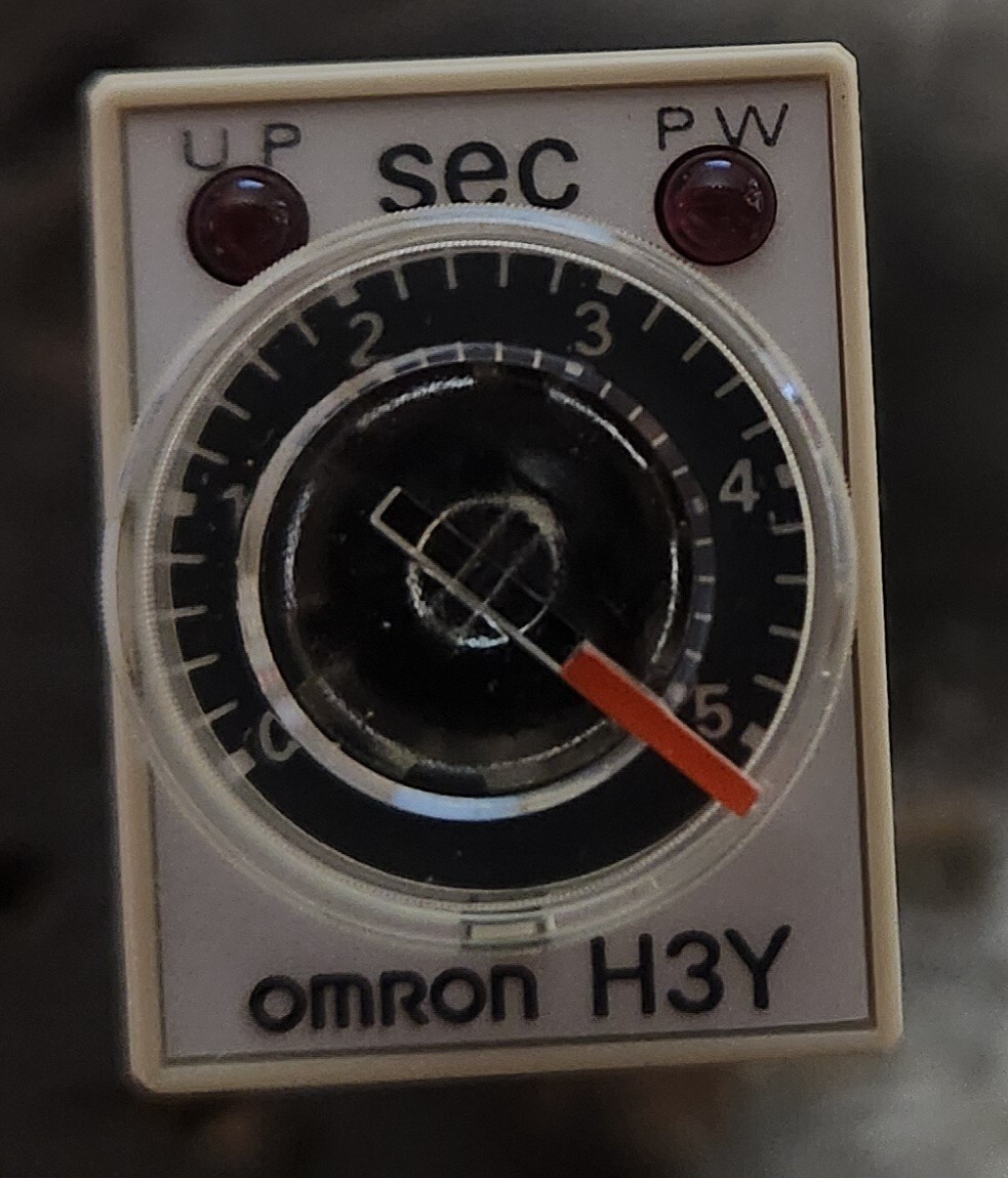 New IN BOX Omron Brand New Solid State Relay H3Y-2-0