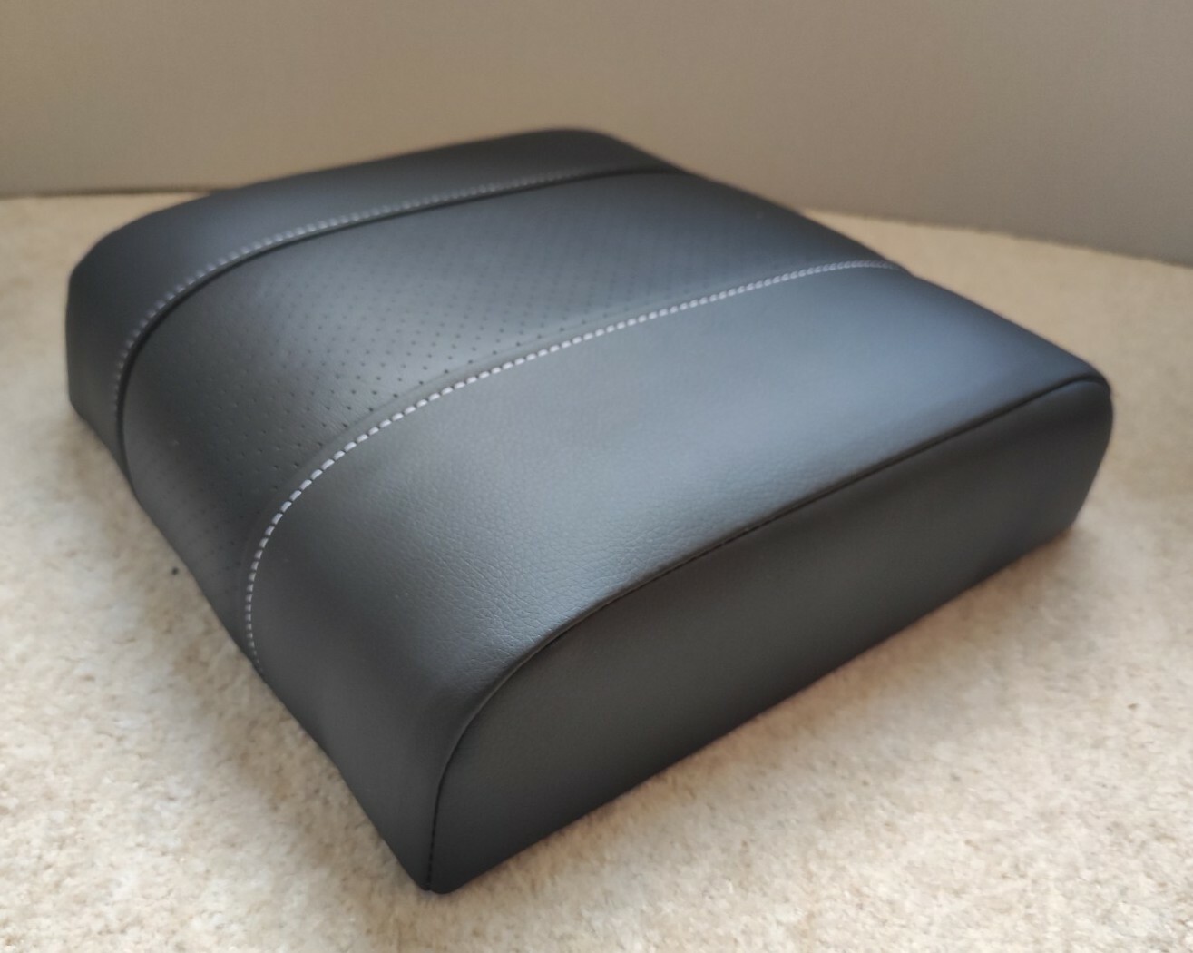 Cubby Box Lid, Land Rover Defender 90 / 110, Black perforated with White stitch