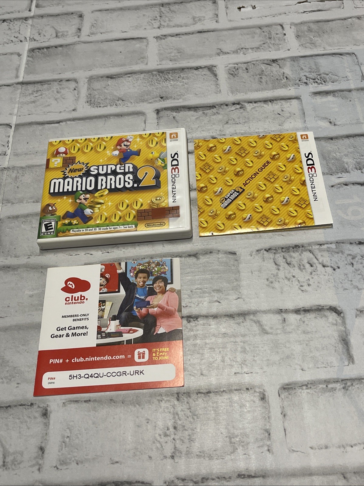 New Super Mario Bros. 2 - Nintendo 3DS- Case And Manual Only- No Game - Clean