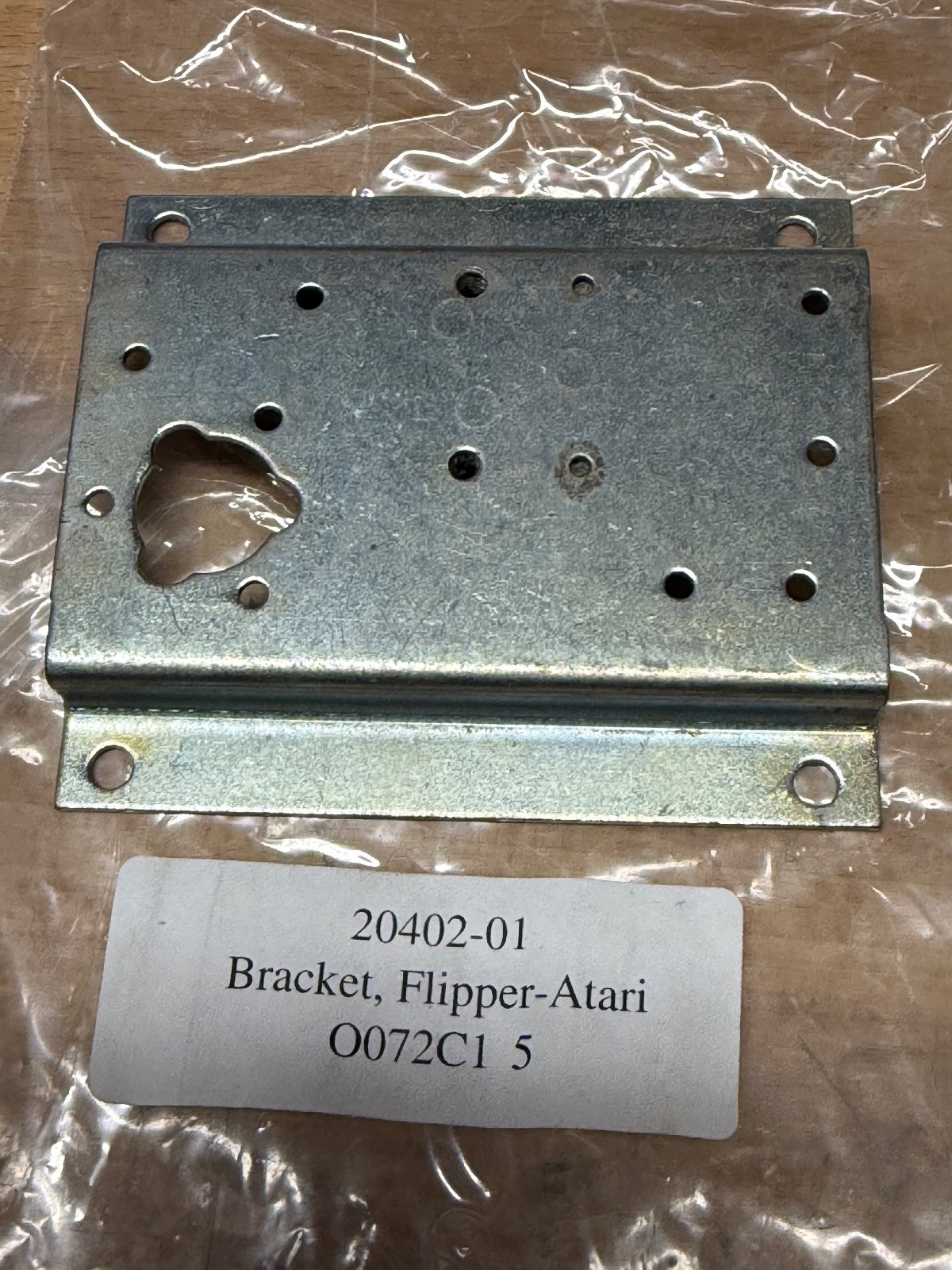 NOS Atari FLIPPER BRACKET - part # 20402-01