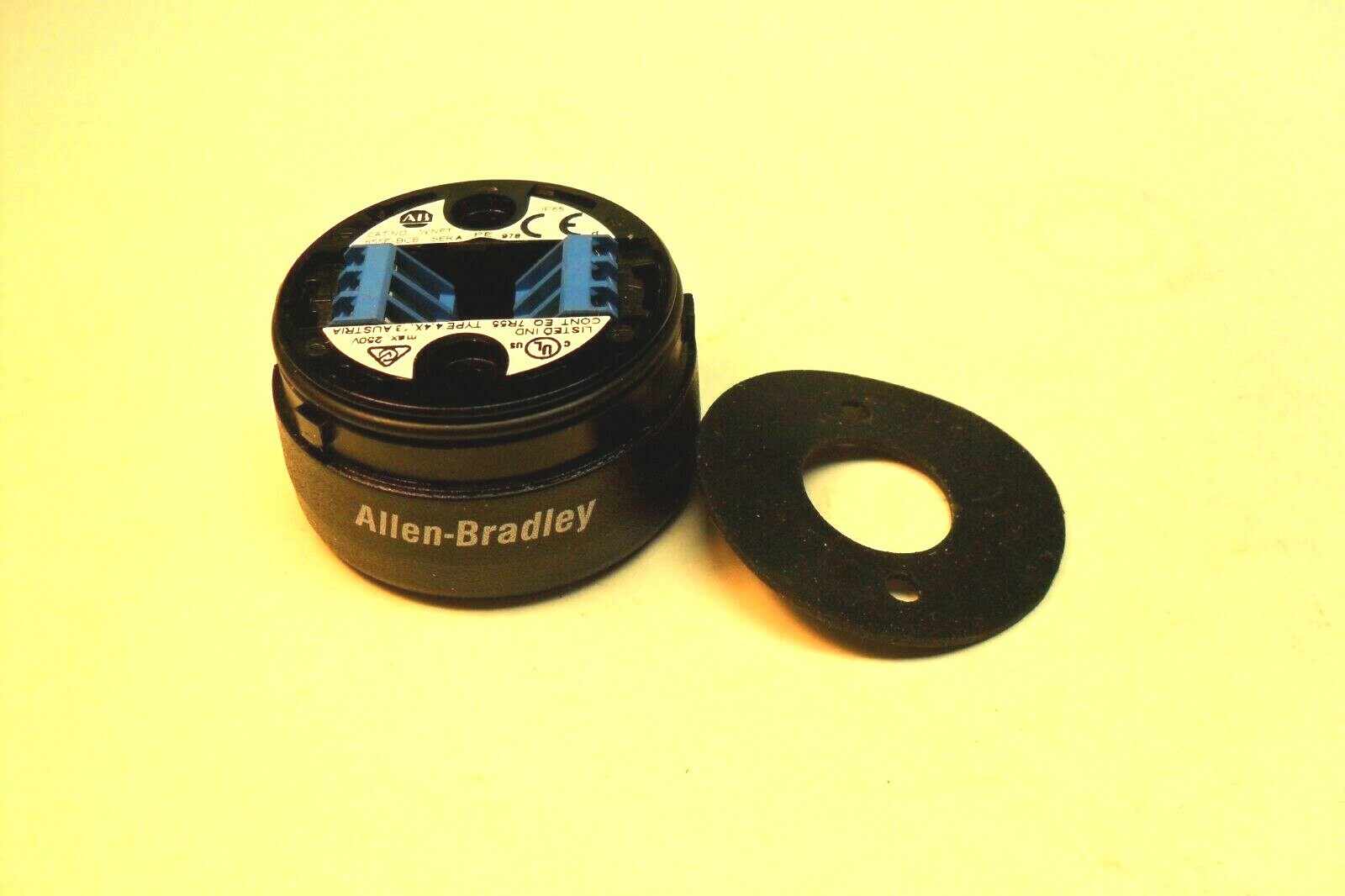 Allen-Bradley 855E-BCB Light Mounting Base,