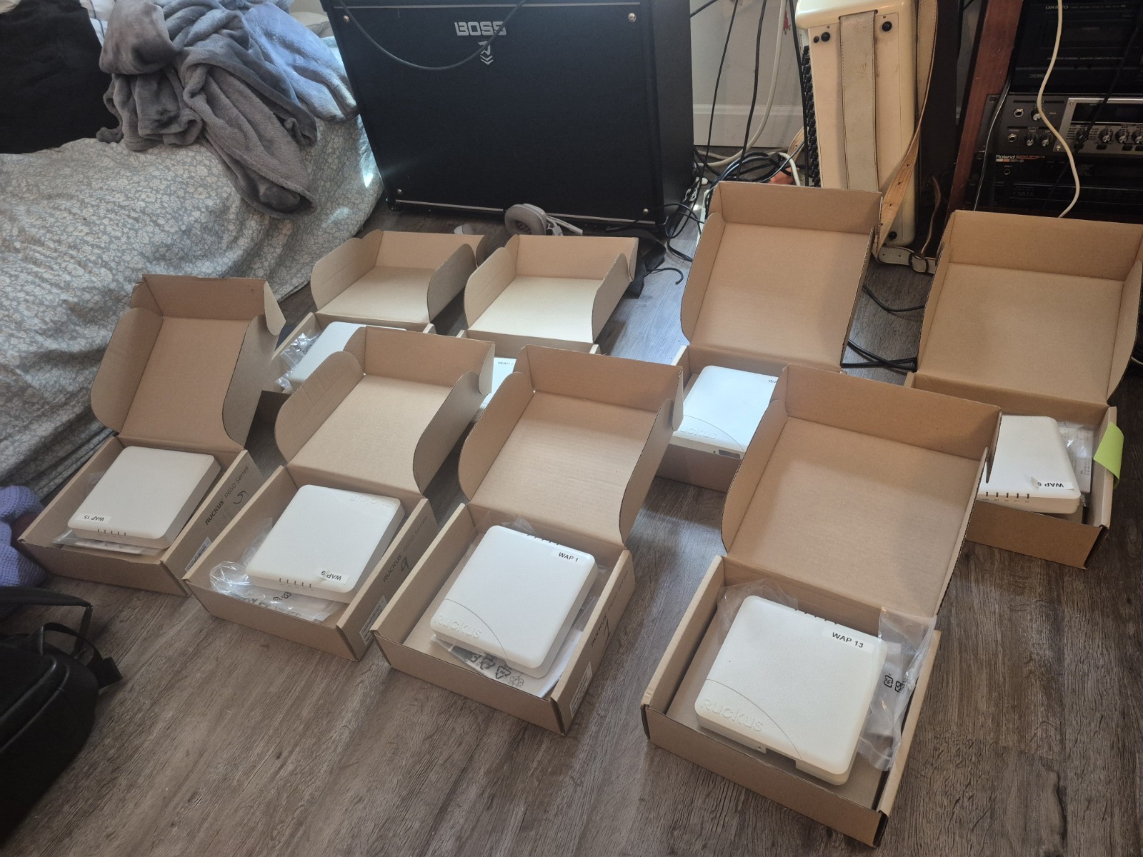 LOT OF 8 Ruckus Wireless ZoneFlex R500 Wireless Dual-Band Access Point 802.11ac