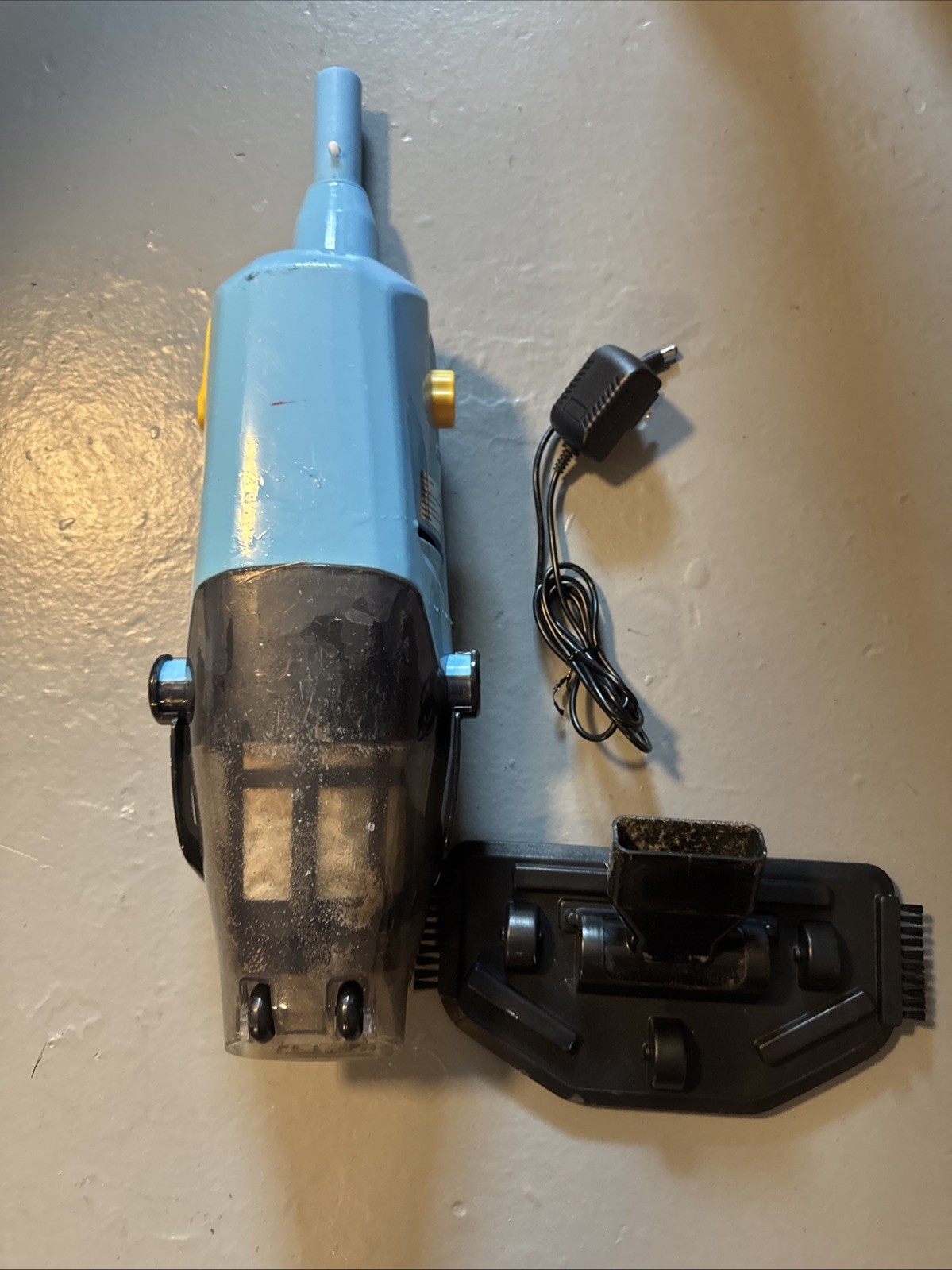 Rechargeable Pool Vacuum Handheld Pool Cleaner Cordless with Telescopic Pole