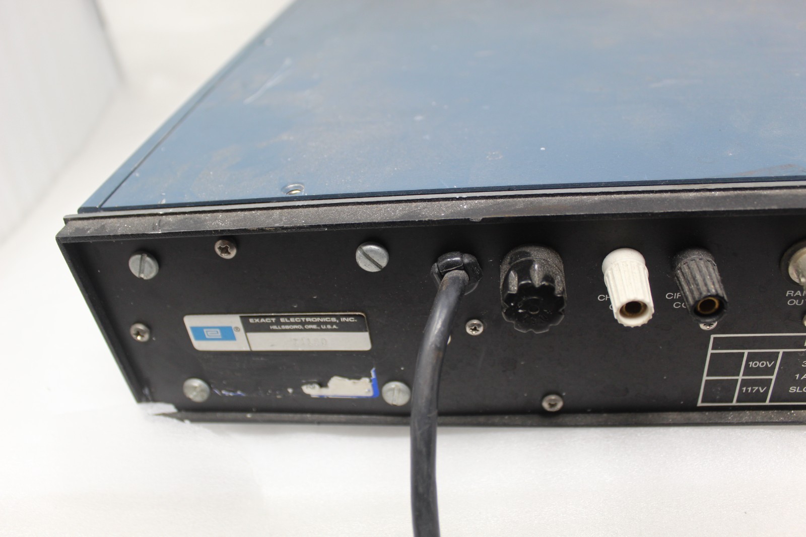 EXACT Electronics MODEL 14180 MULTIGENERATOR **TURNS ON / UNTESTED**