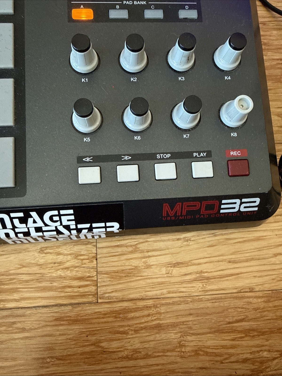 Akai Professional MPD32 USB/MIDI Pad Control Tested And Works Great