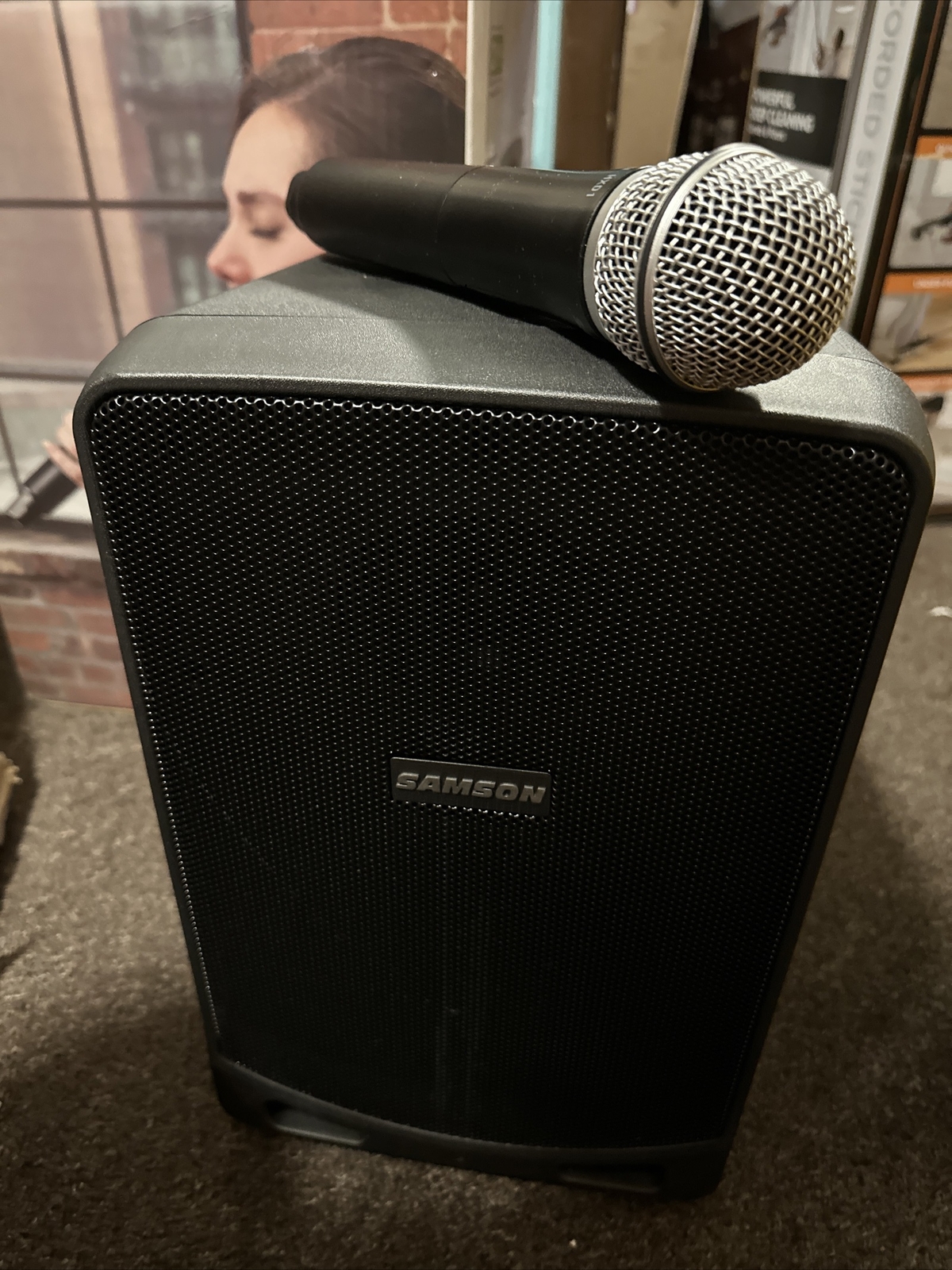 Samson Expedition XP106w Rechargeable Portable PA with Handheld Wireless System
