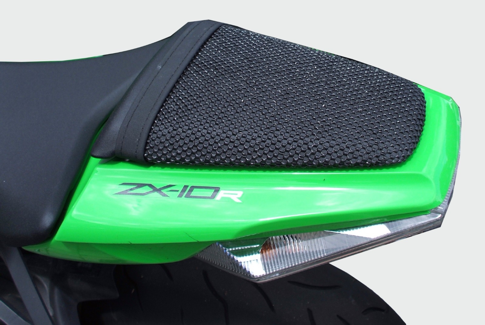 KAWASAKI NINJA ZX10R 2011-15 TRIBOSEAT ANTI-SLIP PASSENGER SEAT COVER ACCESSORY