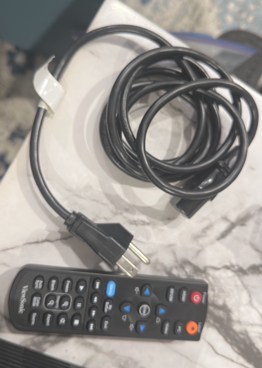 View Sonic PLED-W500 DLP Projector With Bag Remote Power Cord And CD