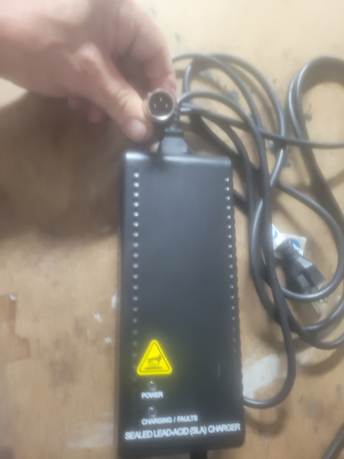 UPG 24V  5 Amp AGM OR GEL CHARGER)