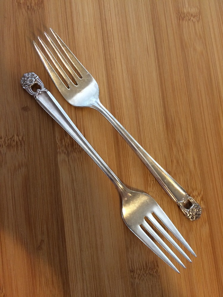 1847 Rogers Bros IS Silverplate Pierced ETERNALLY YOURS 2 Salad Forks 6 3/4"