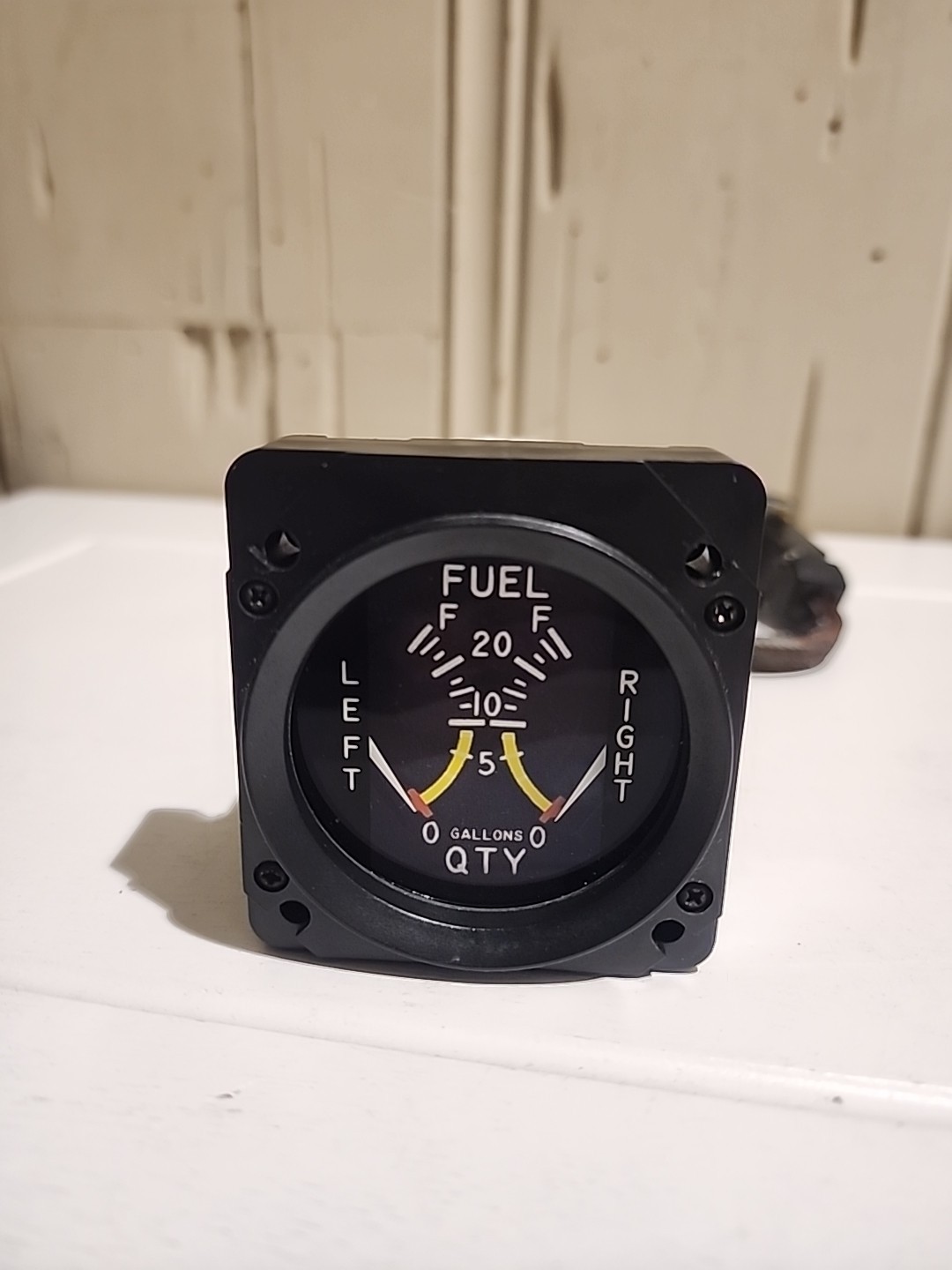 Cirrus Fuel Qty Indicator - 13557-001