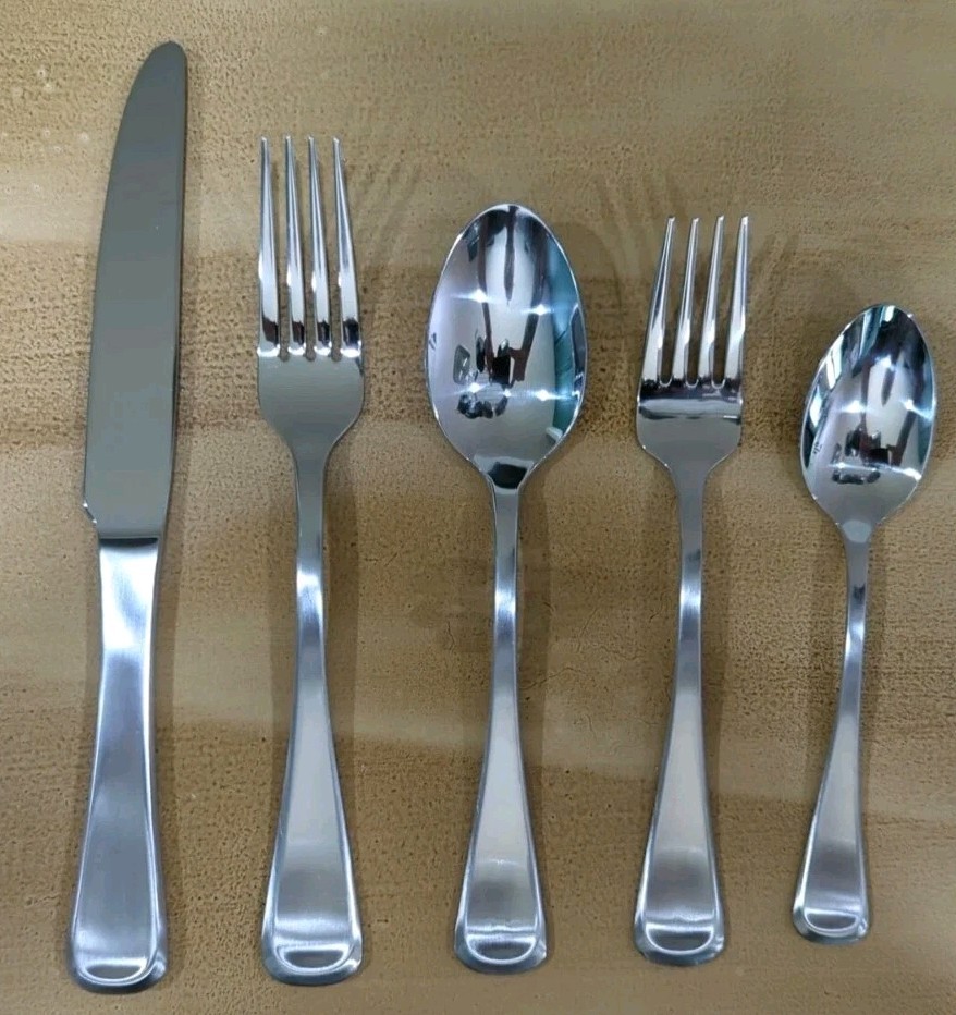 Mikasa COSMO 18/10 Stainless Flatware Set Service for 4 Satin Finish Lot Of 20