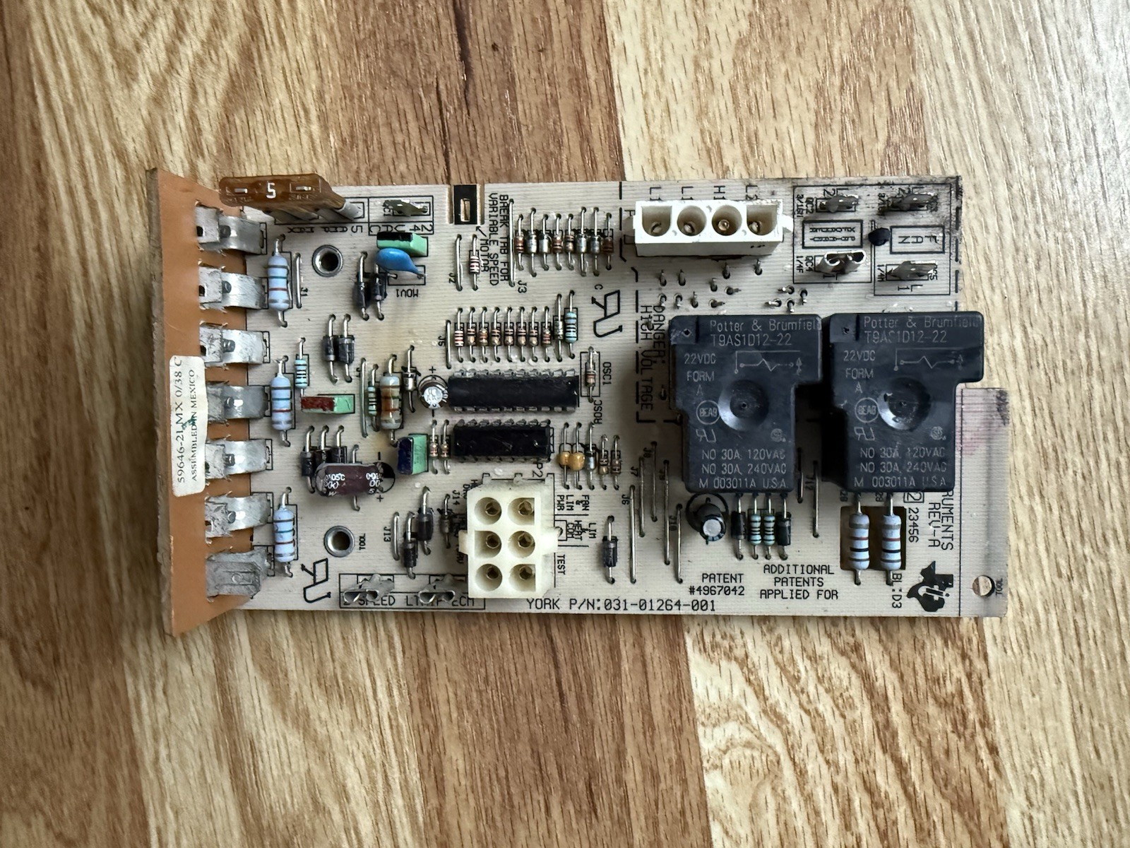 Source1 OEM York Luxaire Coleman 031-01972-000 Furnace Control Board