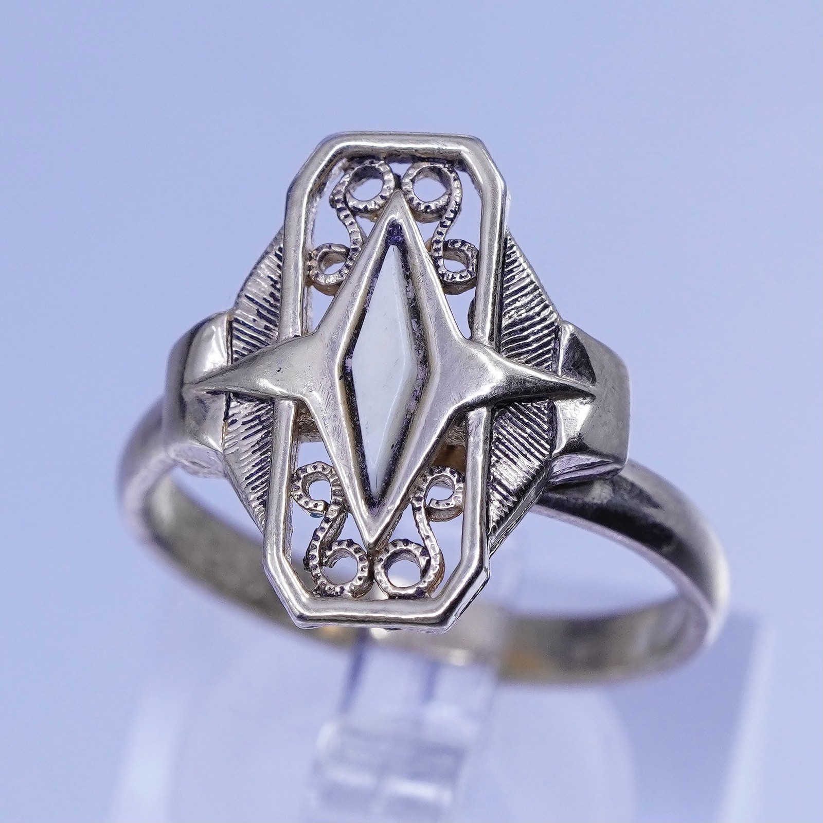 Size adjustable, Sarah Coventry gold tone filigree ring