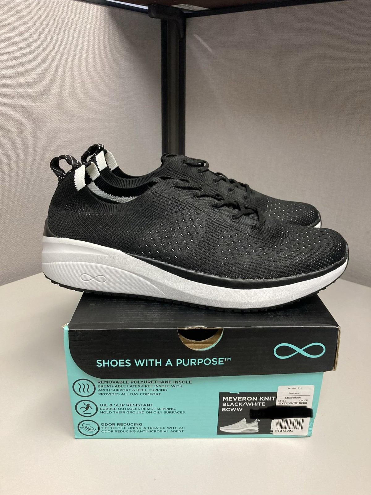 Infinity Men's Everon Knit Sneaker Black White Slip Resistant New