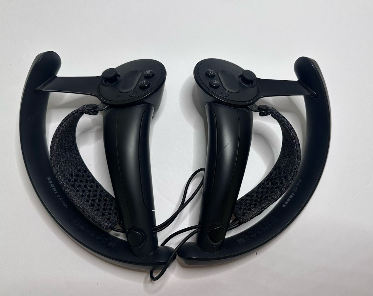 Valve Index VR Knuckle Controllers Pair - Black (V003665-20) -Tested