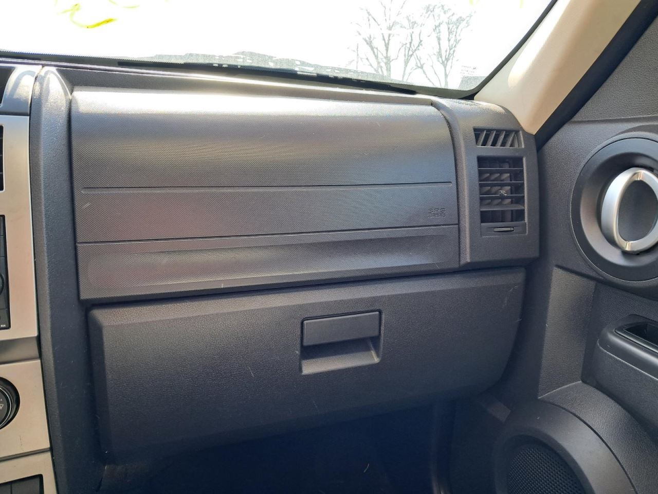 NITRO     2007 Glove Box 4860478