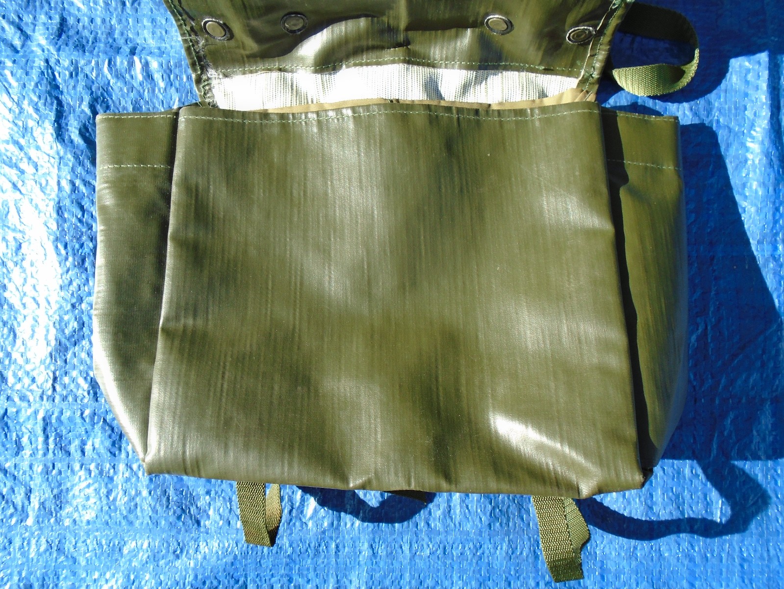 VGC Czech M85 Shoulder Bag Vinyl Green
