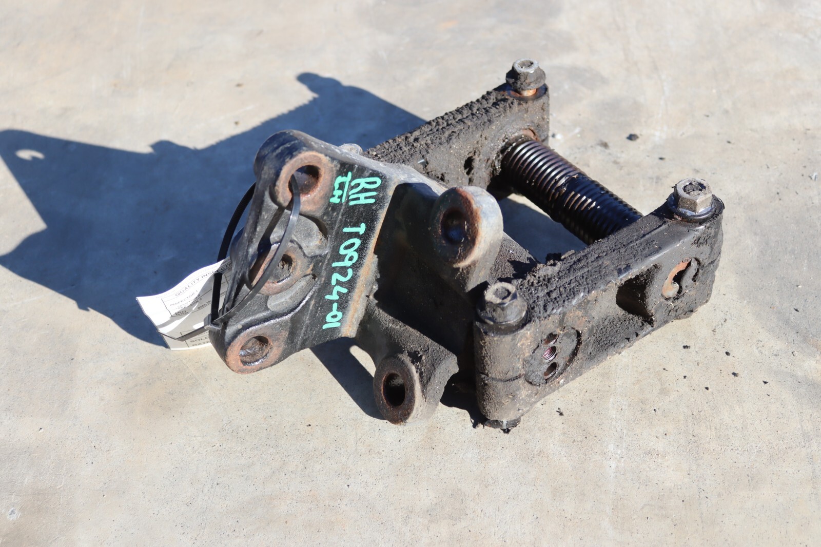 2018-2024 VOLVO VNL 860 AXLE SPRING ANCHOR BRACKET HANGER 23411153 23293635 OEM