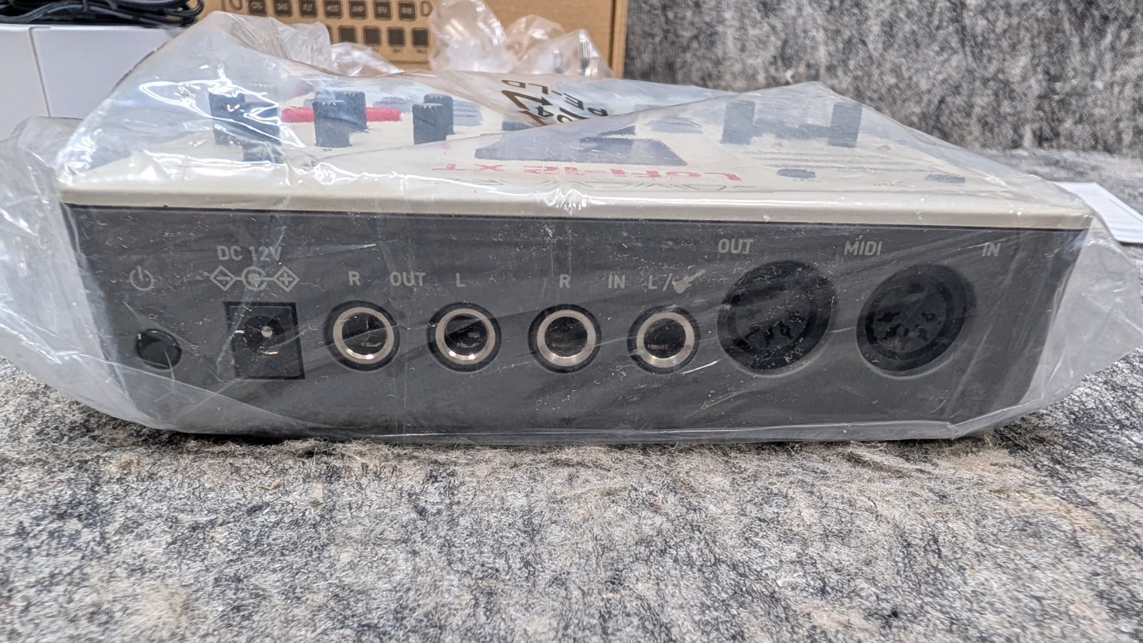Sonicware Lofi-12 XT Low-res Digitized Sampler- Limited Retro Color 🔥New🔥