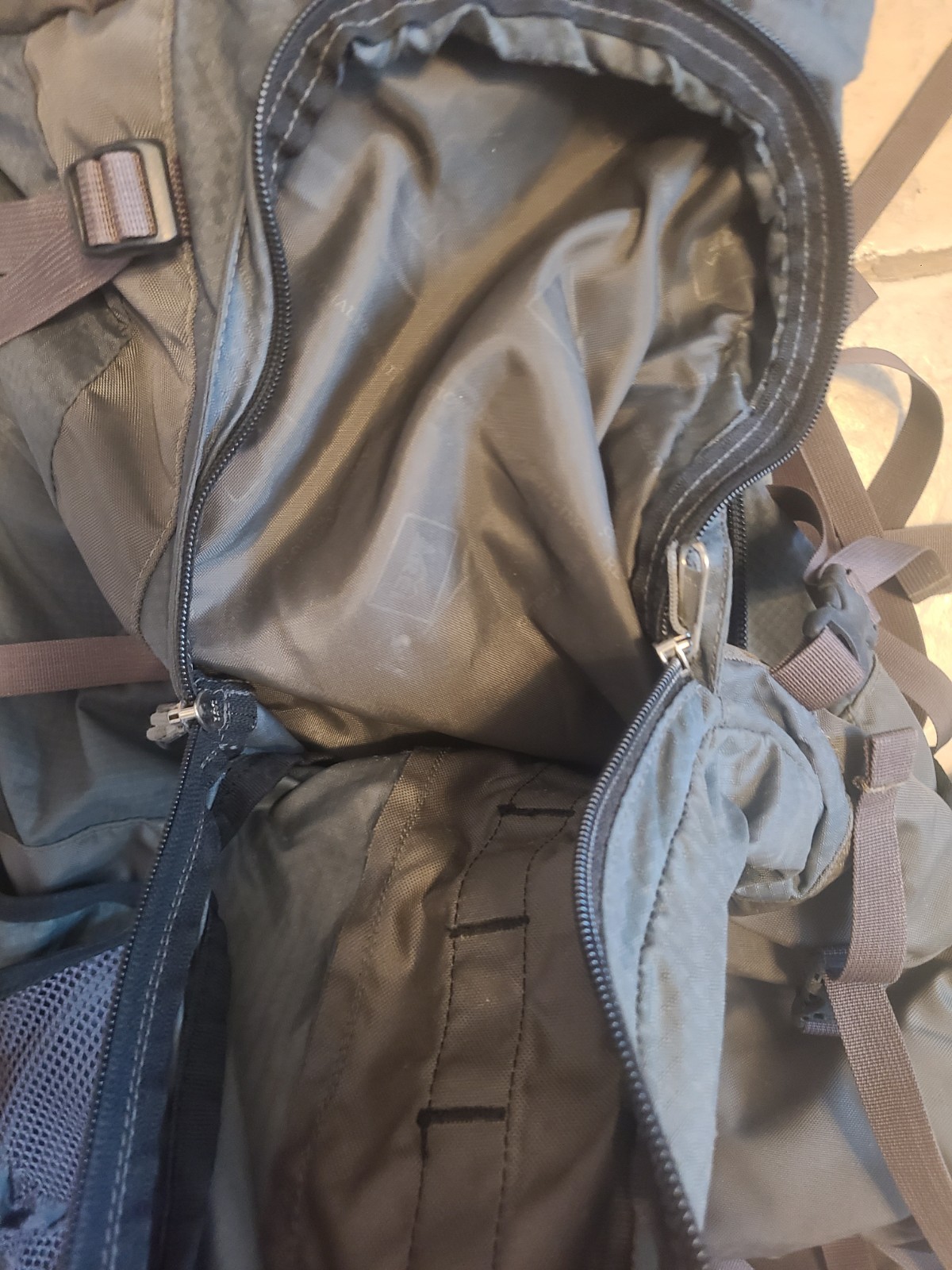 REI Saturn Internal Frame Hiking Camping Backpack Read Description
