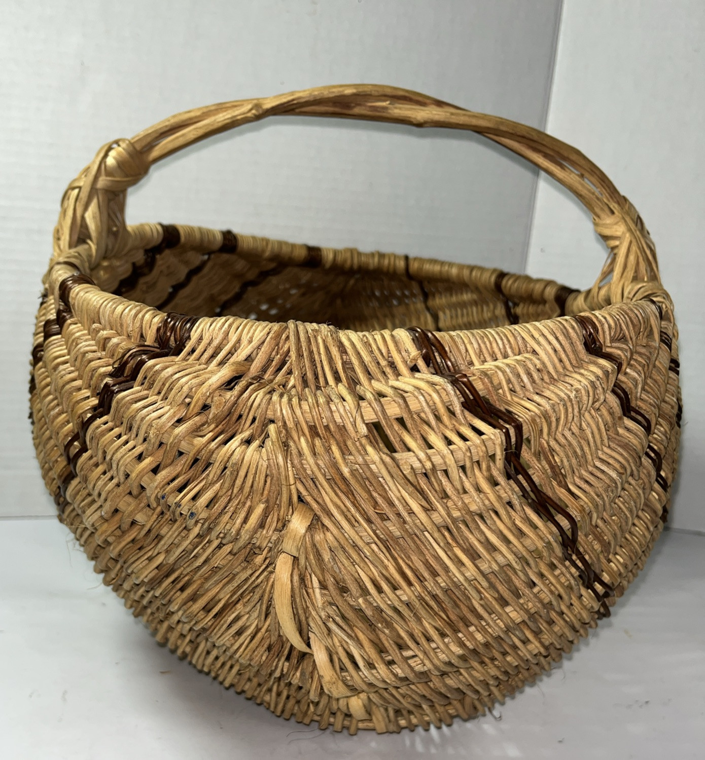 Two Toned Farmhouse Wicker Buttocks Large Basket Gathering Primitive Weave